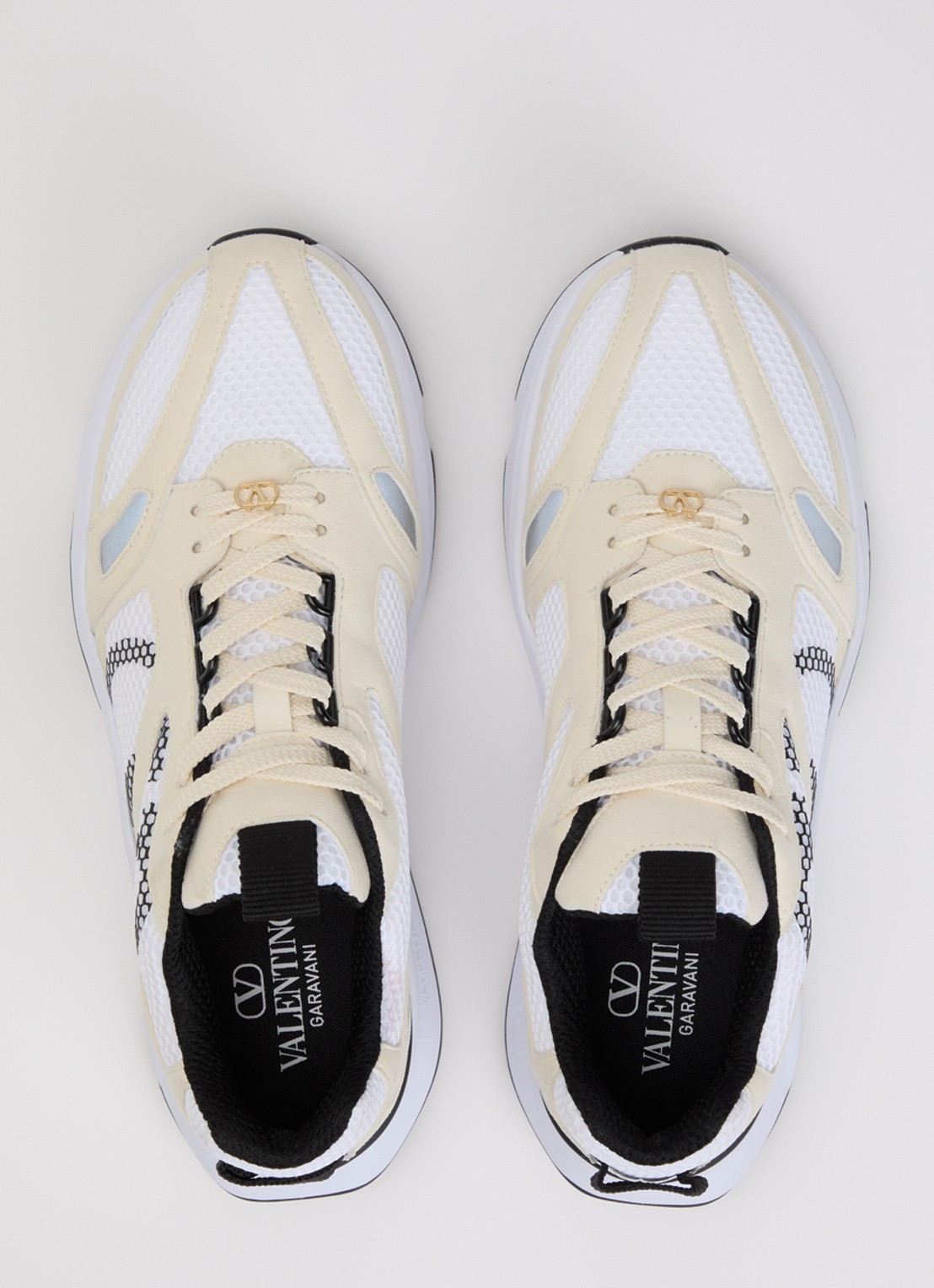 Valentino Garavani Demivee sneaker met suède details - detail 3 wit