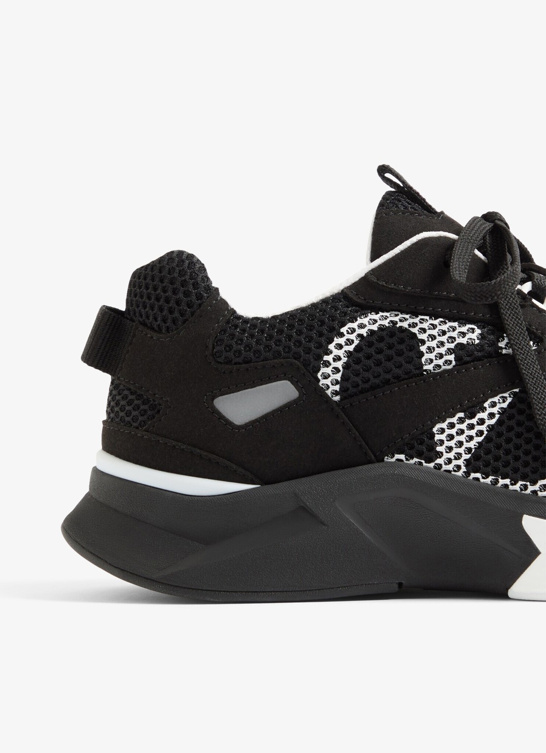 Valentino Garavani Demivee sneaker met suède details - detail 4 zwart