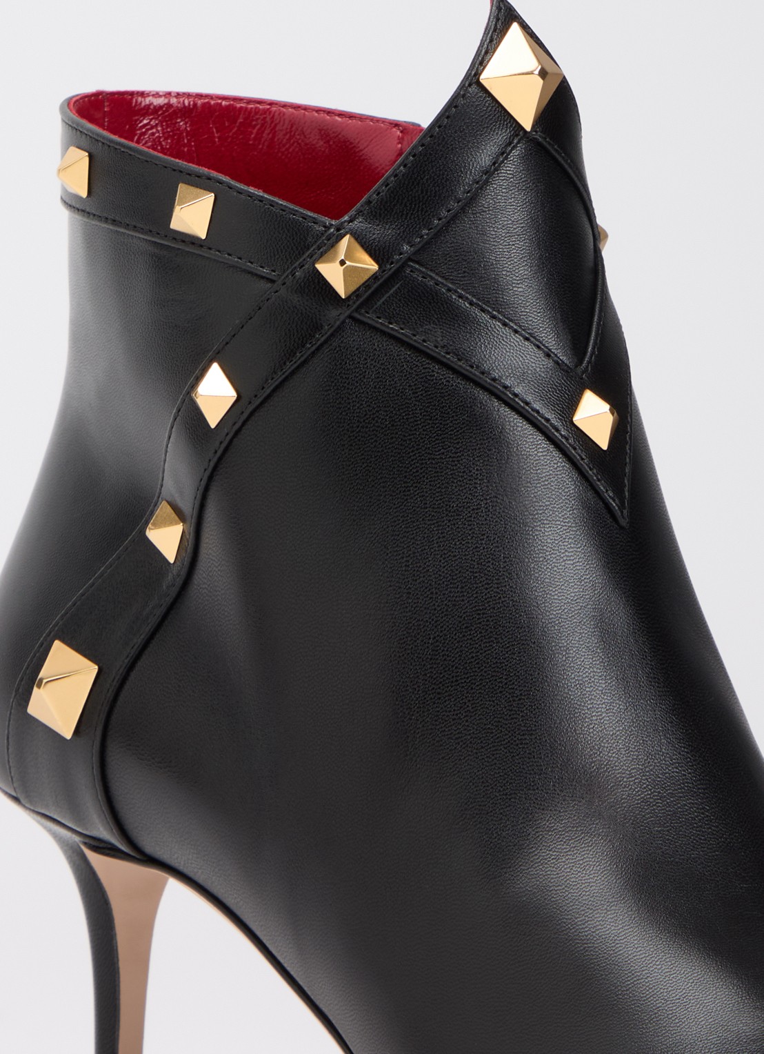 Valentino Garavani Enkellaarsje van leer met studs - detail 3 zwart