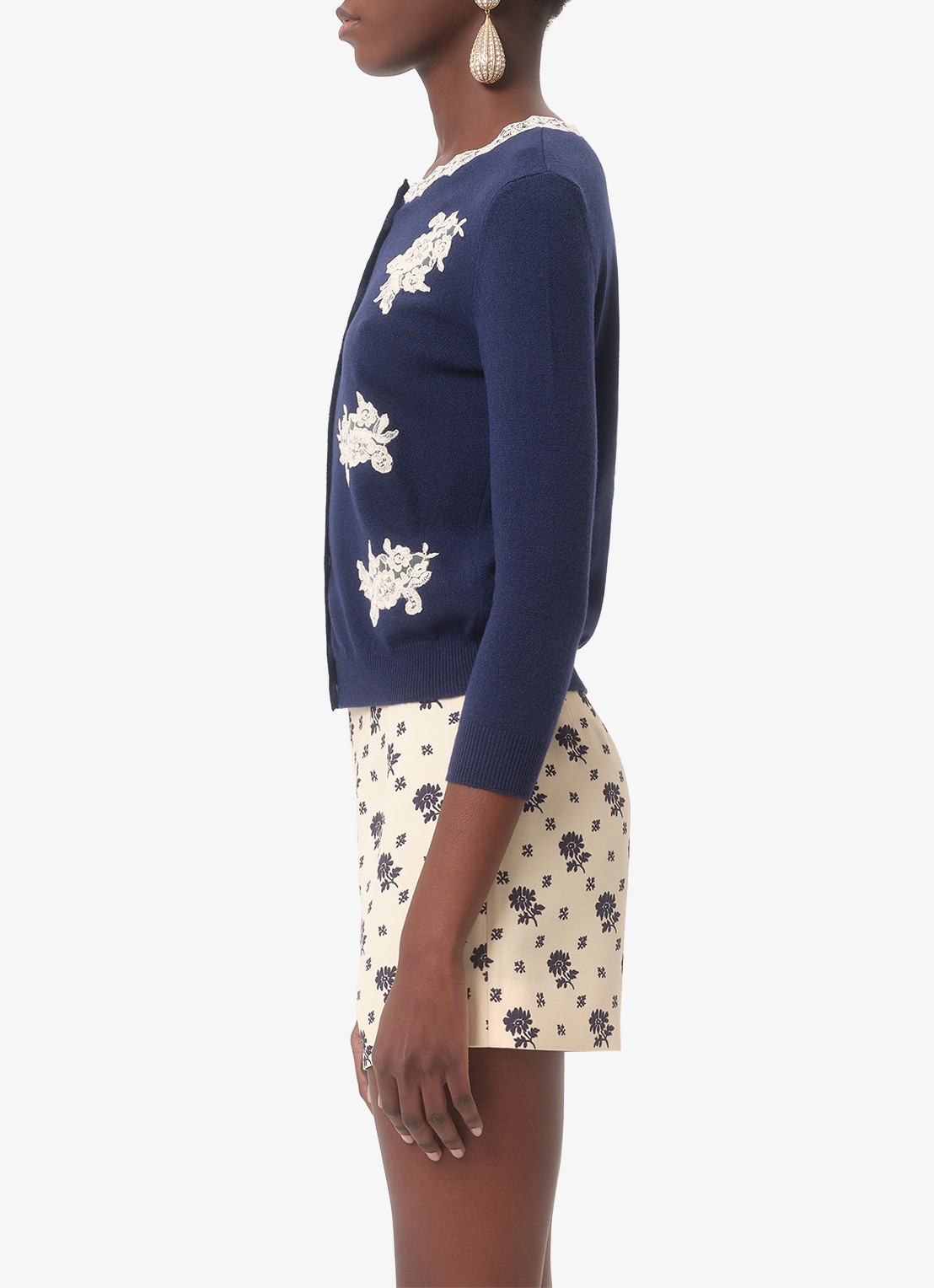 Valentino Garavani Fijngebreid vest van scheerwol met details van kant - detail 5 donkerblauw
