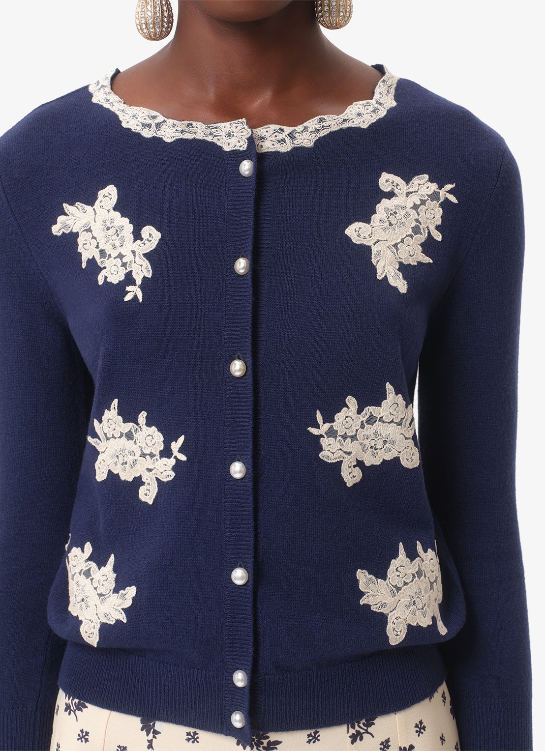 Valentino Garavani Fijngebreid vest van scheerwol met details van kant - detail 7 donkerblauw