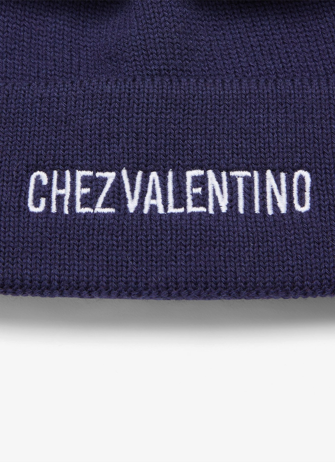 Valentino Garavani Fijngebreide muts in scheerwolblend met logoborduring - detail 2 donkerblauw