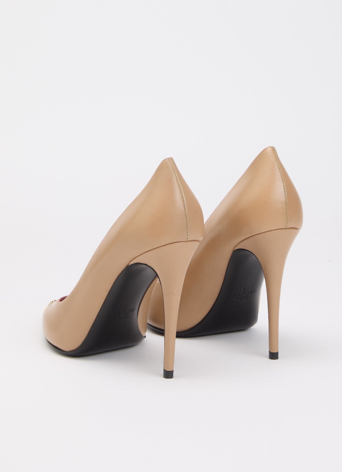 Valentino Garavani Heartip pump van leer - achterkant 6 camel