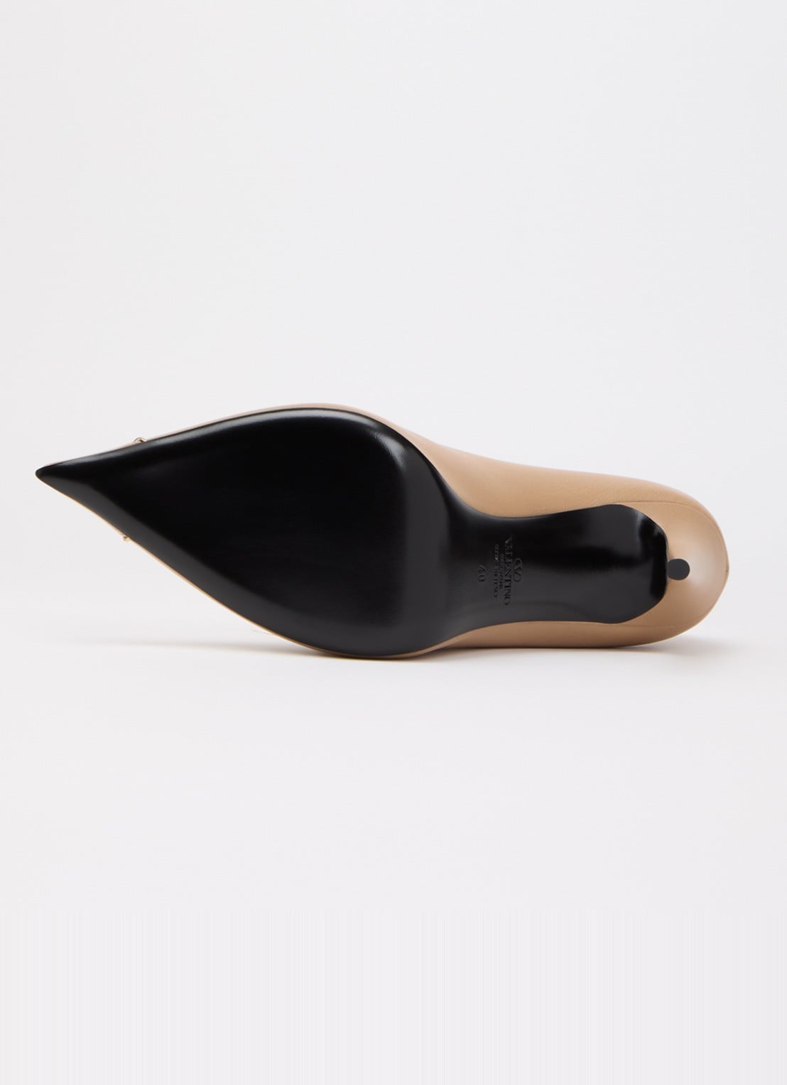 Valentino Garavani Heartip pump van leer - detail 4 camel