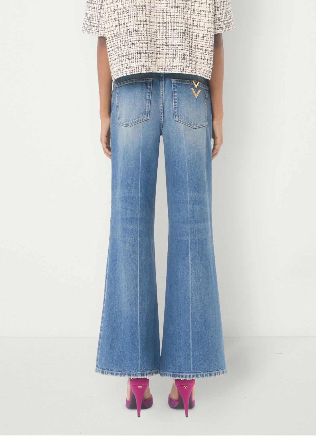 Valentino Garavani Mid waist flared jeans met medium wassing - achterkant 3 indigo