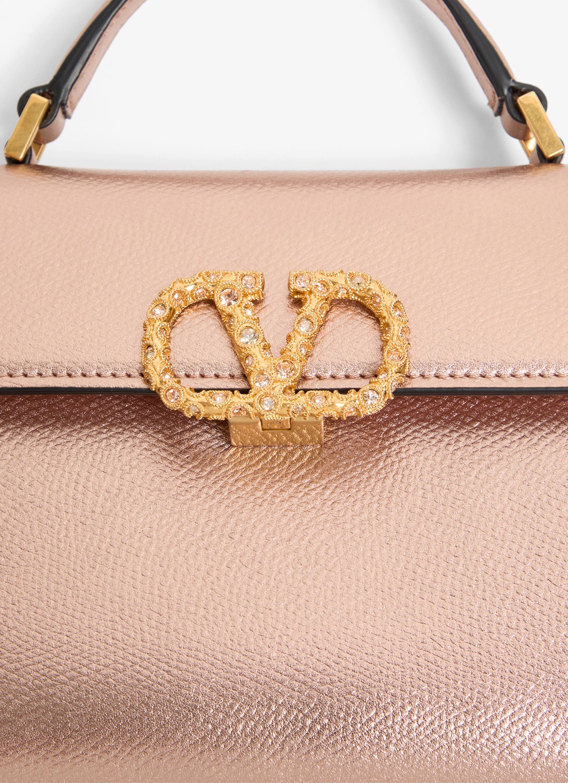 Valentino Garavani Mini handtas van kalfsleer met metallic finish - detail 3 roze