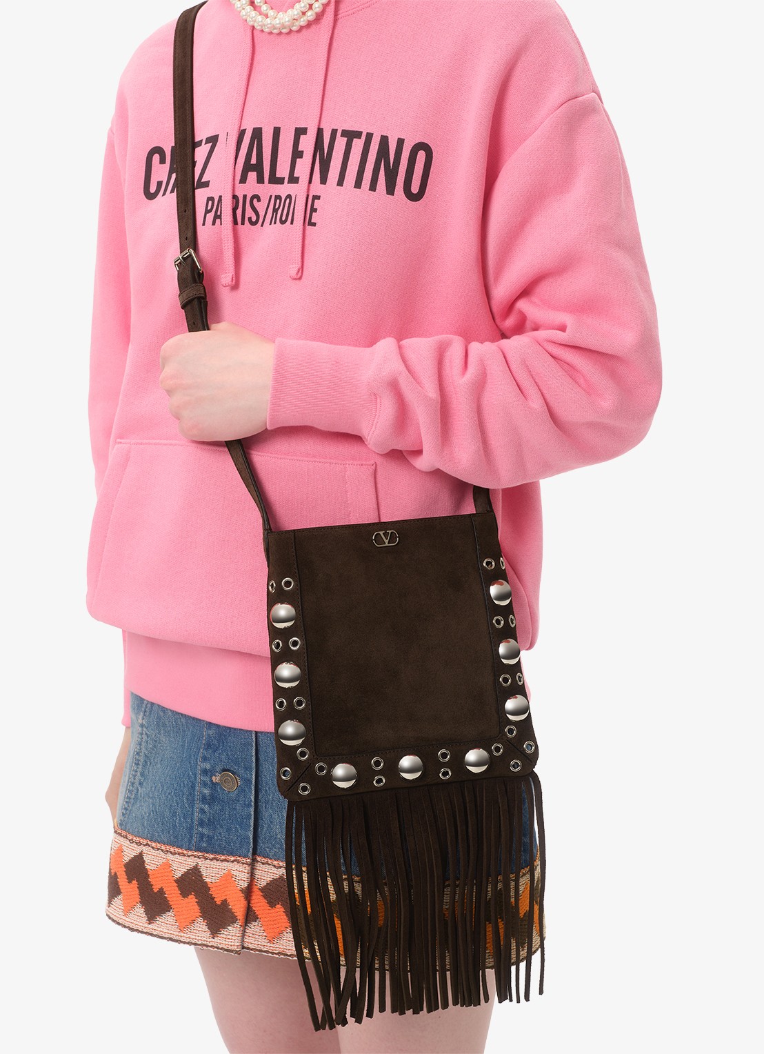 Valentino Garavani Nellcôte Small crossbodytas van suède met studs en franjes - voorkant 2 bruin
