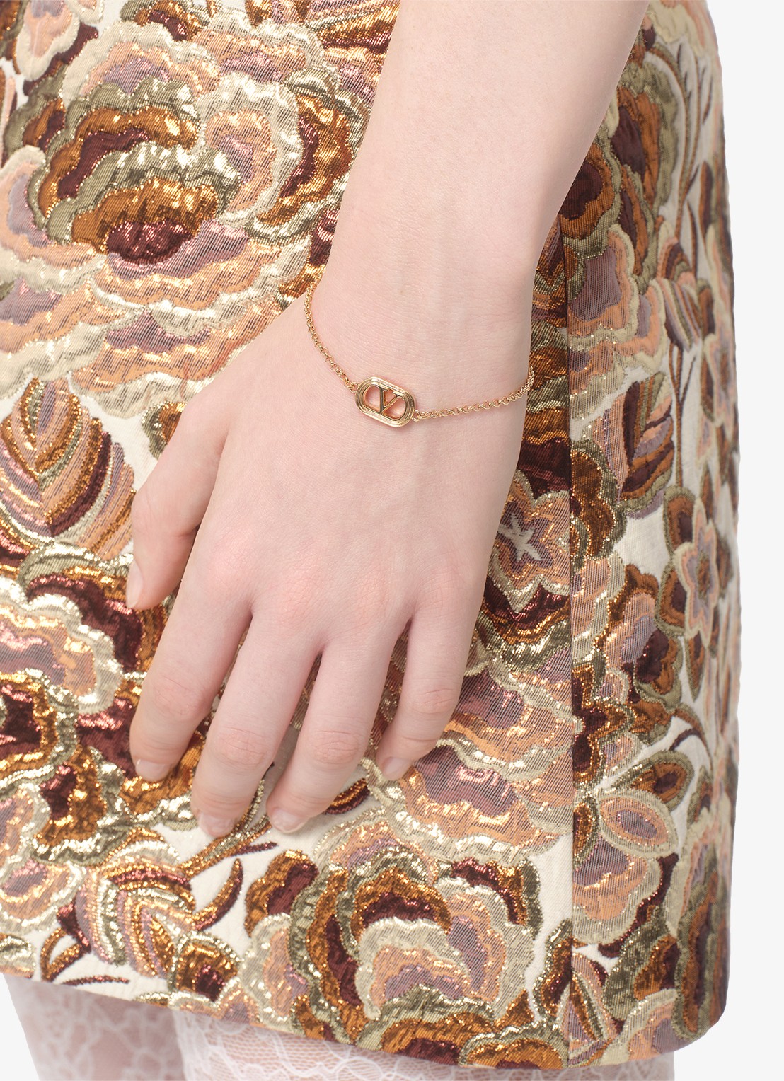 Valentino Garavani Ovalette armband met logo - voorkant 4 goud