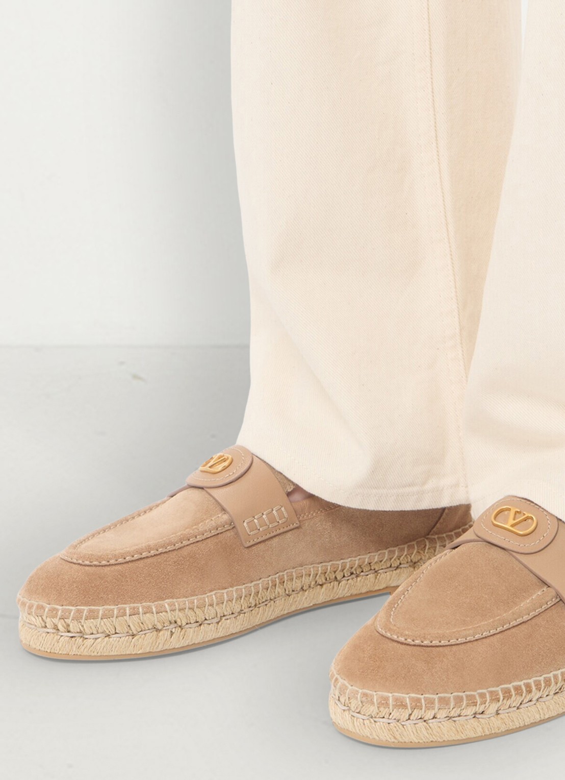 Valentino Garavani Palm Avenue espadrille van kalfssuède - voorkant 2 beige