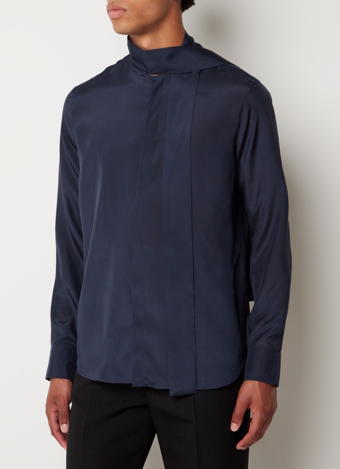 Valentino Garavani Regular fit overhemd van zijde met sjaalkraag - detail 3 donkerblauw