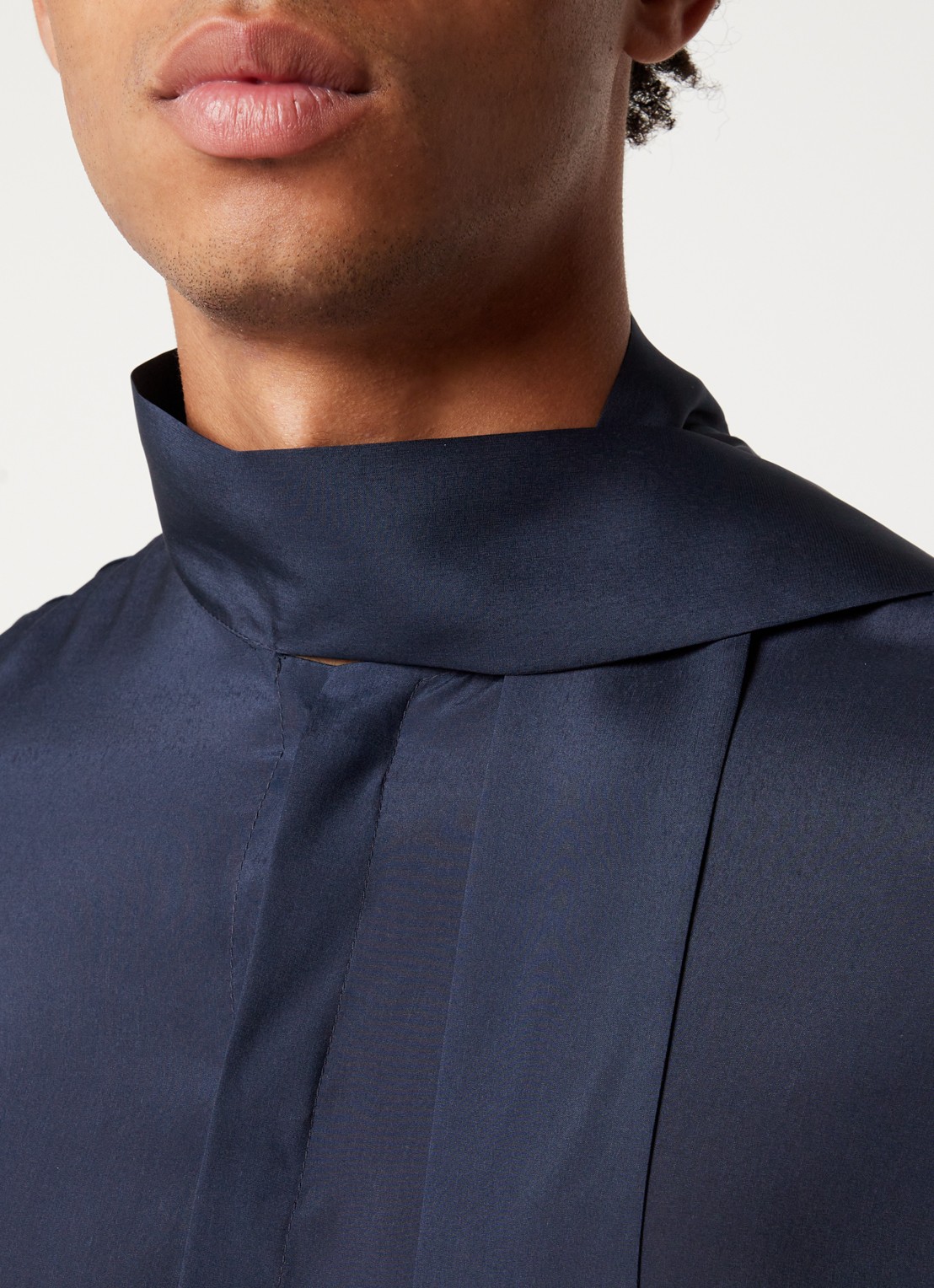 Valentino Garavani Regular fit overhemd van zijde met sjaalkraag - detail 4 donkerblauw