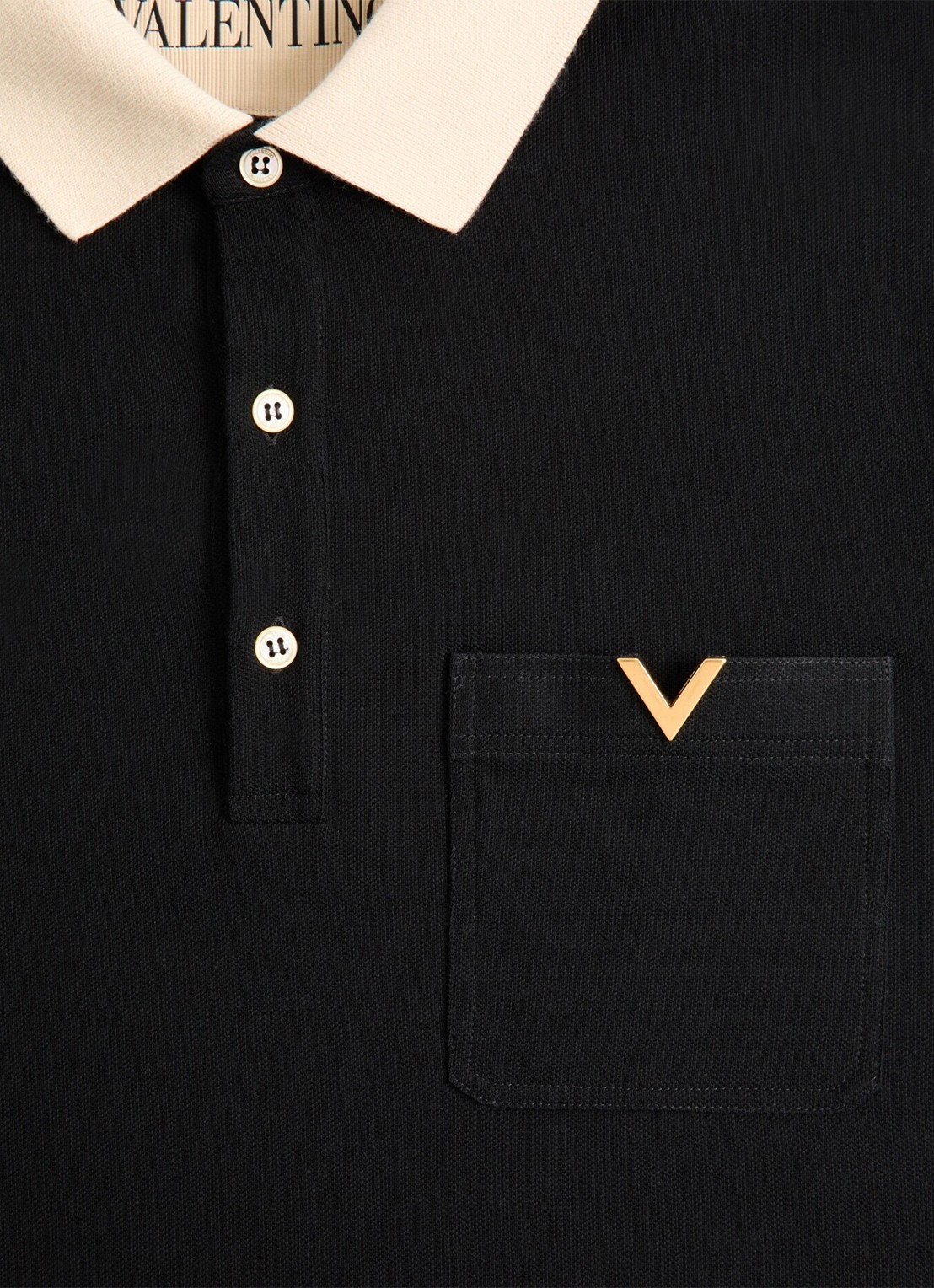 Valentino Garavani Regular fit polo van piqué katoen met borstzak - detail 6 zwart