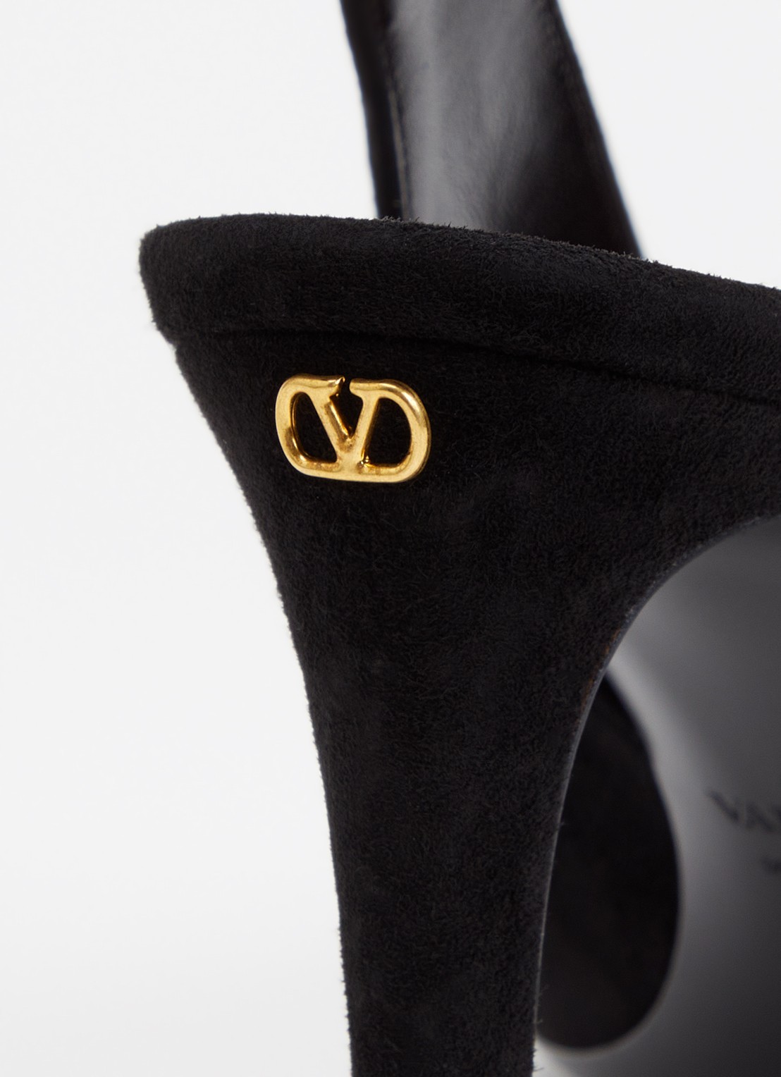 Valentino Garavani Révélé pump van suède - detail 5 zwart
