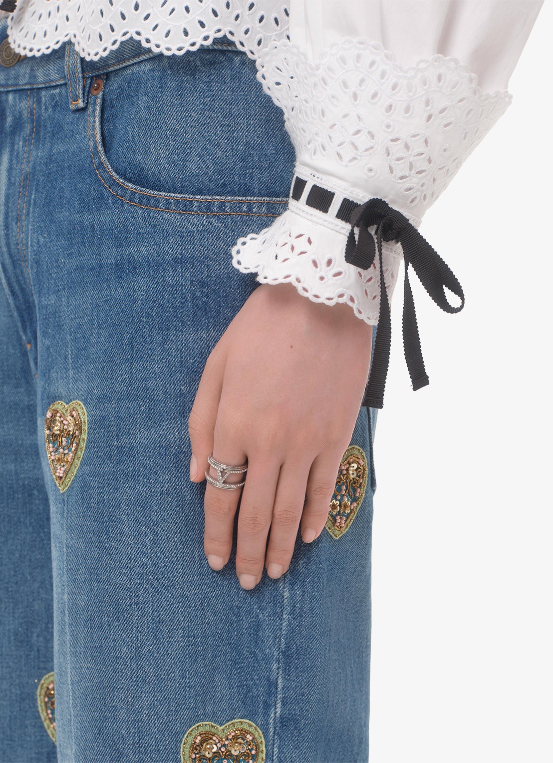 Valentino Garavani Ring met logo en kristal - voorkant 5 zilver