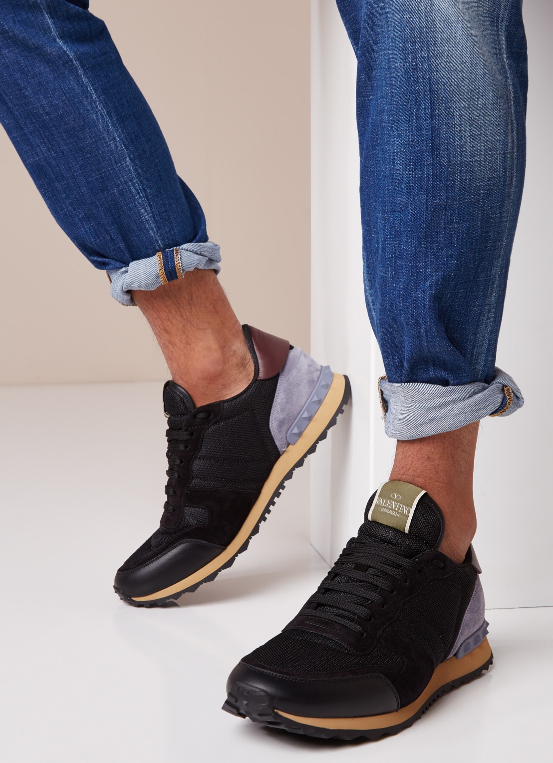 Valentino Garavani Rockrunner sneaker met suède details - voorkant 5 zwart