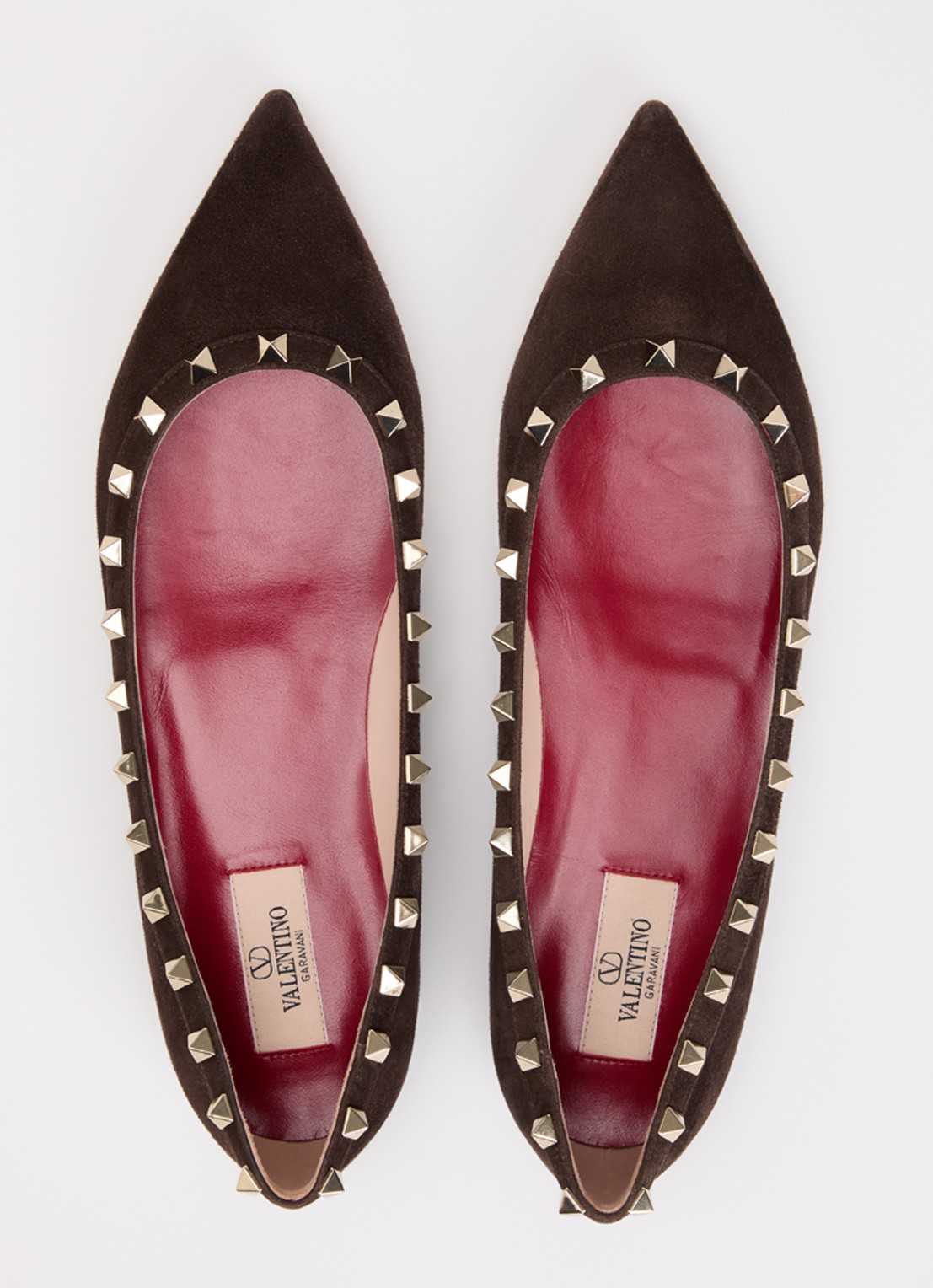 Valentino Garavani Rockstud ballerina van suède met studs - detail 2 donkerbruin