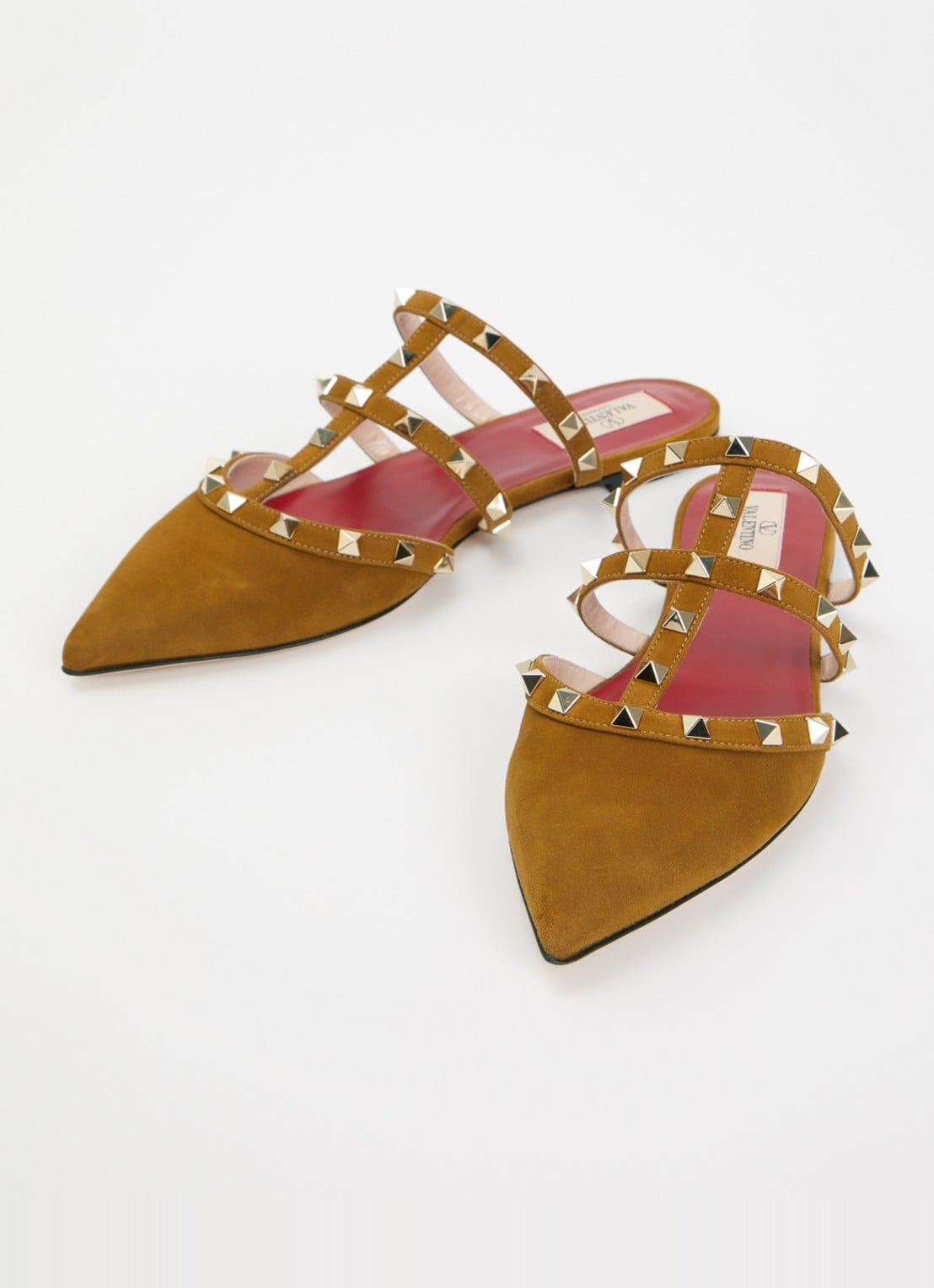 Valentino Garavani Rockstud muiltje van suède met studs - detail zand