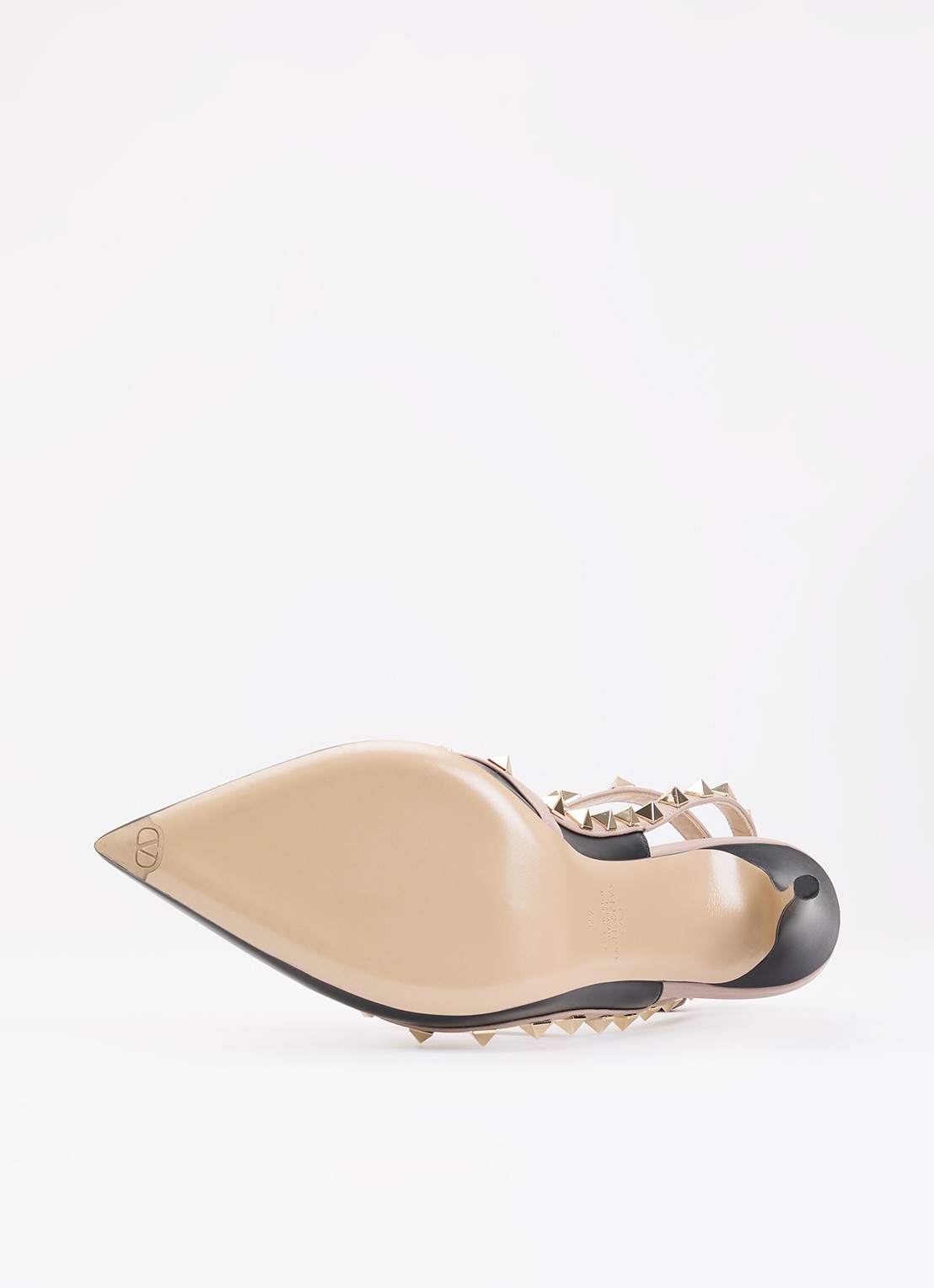 Valentino Garavani Rockstud pump van kalfsleer met studs - detail 3 zwart