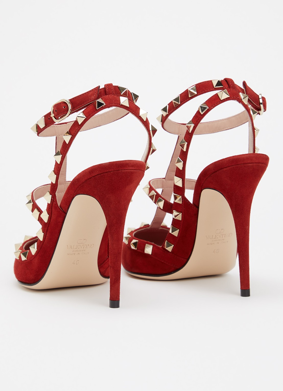 Valentino Garavani Rockstud pump van suède met studs - achterkant rood