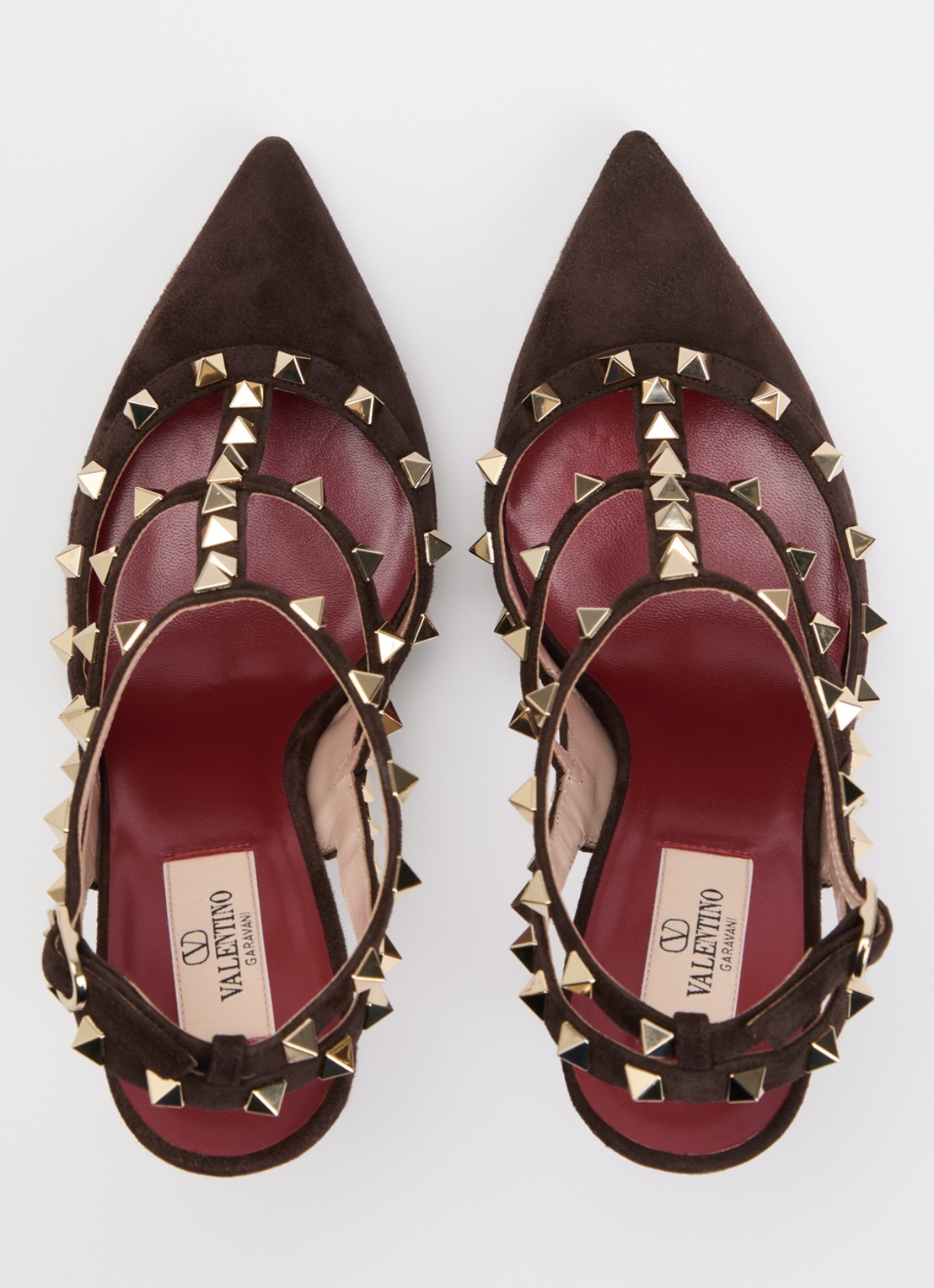 Valentino Garavani Rockstud pump van suède met studs - detail 2 donkerbruin