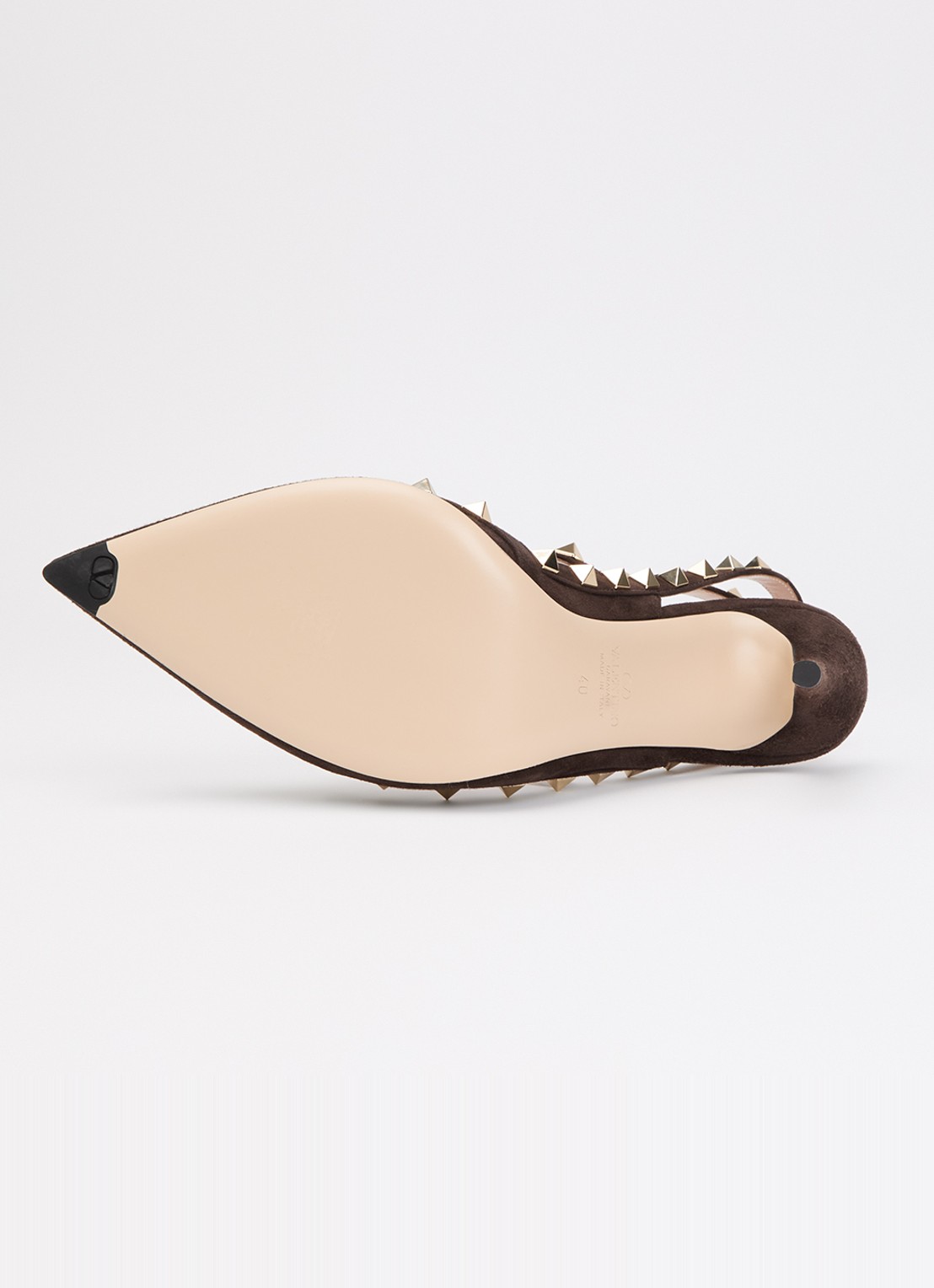 Valentino Garavani Rockstud pump van suède met studs - detail 3 donkerbruin