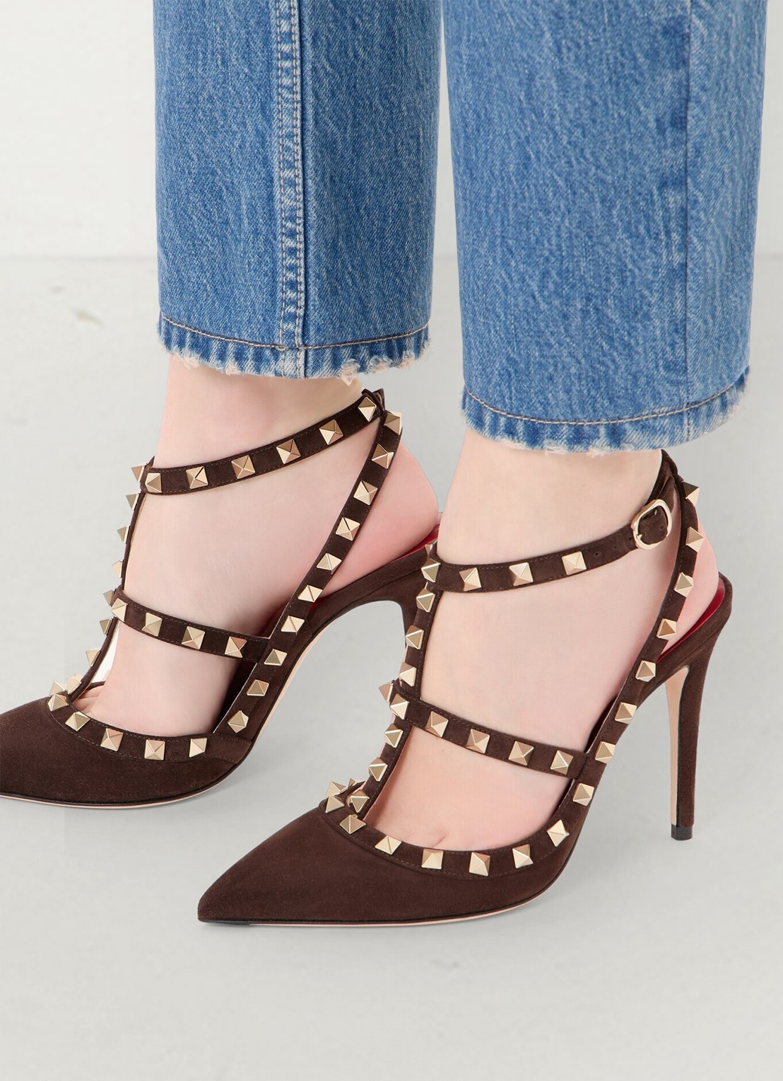 Valentino Garavani Rockstud sandalette van geitensuède met studs - voorkant 3 donkerbruin