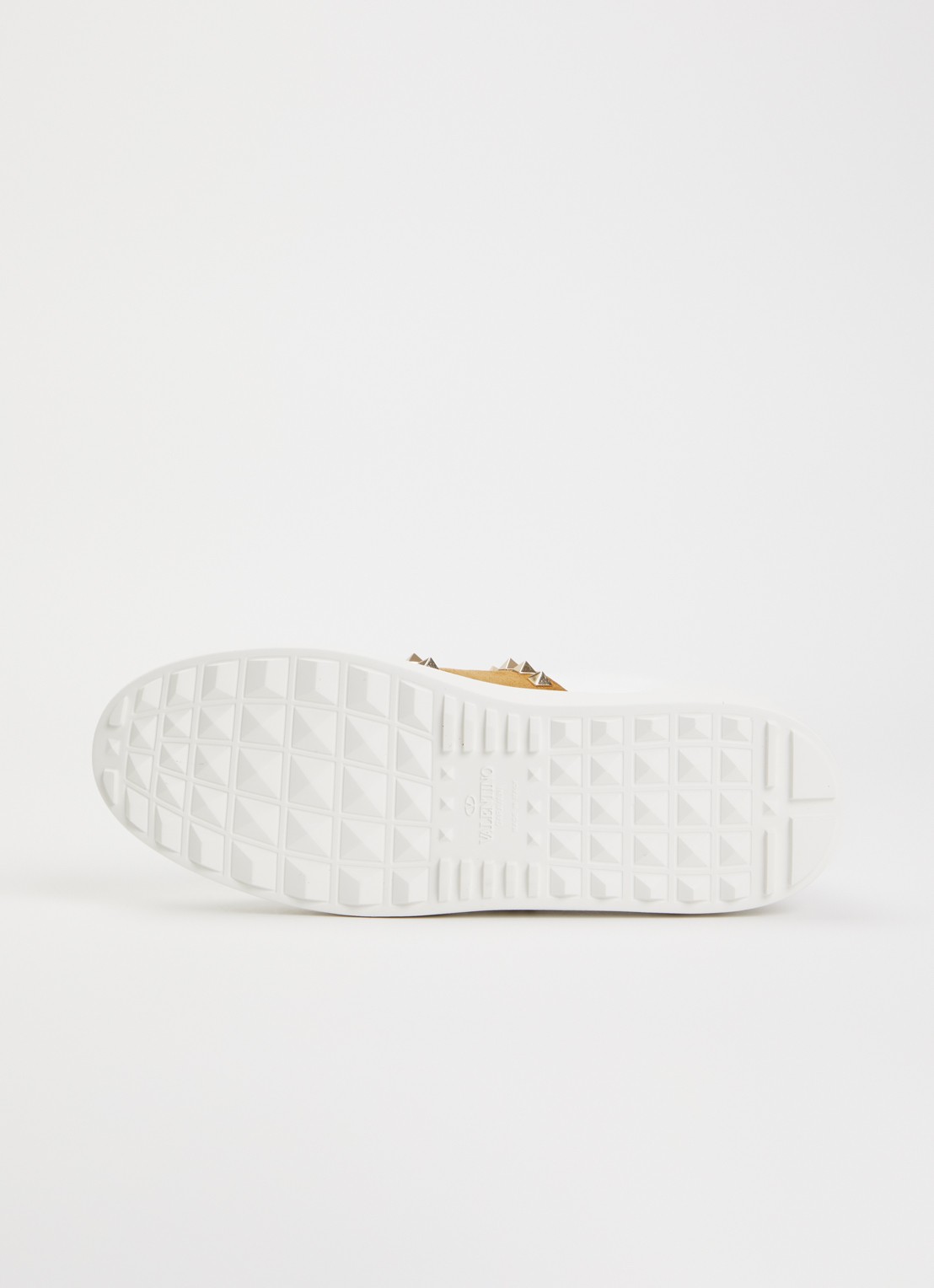 Valentino Garavani Rockstud sneaker van kalfsleer met suède details - detail 3 cognac
