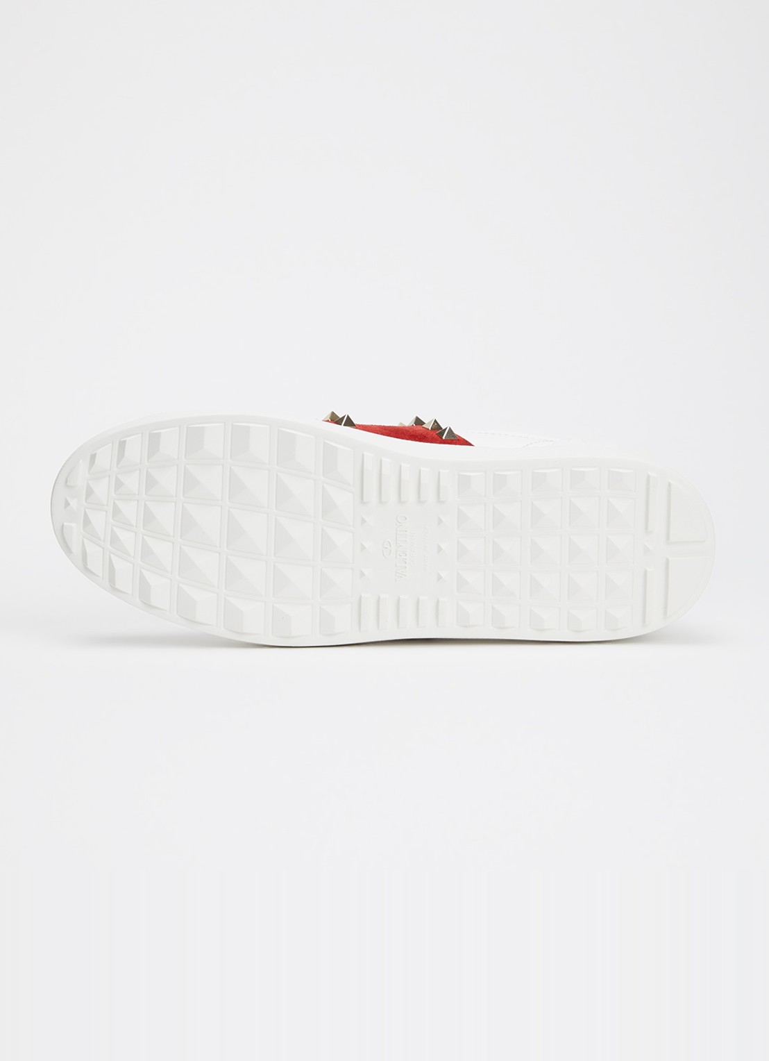 Valentino Garavani Rockstud sneaker van kalfsleer met suède details - detail 3 donkerrood