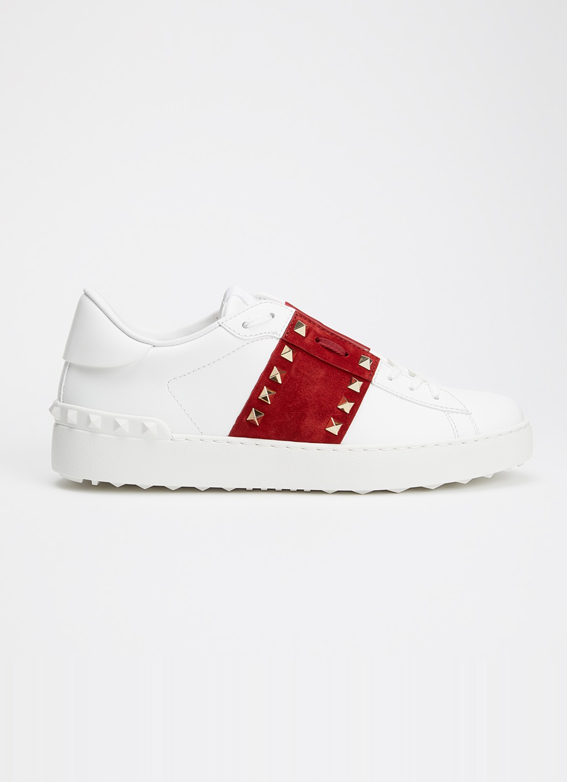 Valentino Garavani Rockstud sneaker van kalfsleer met suède details - voorkant 6 donkerrood