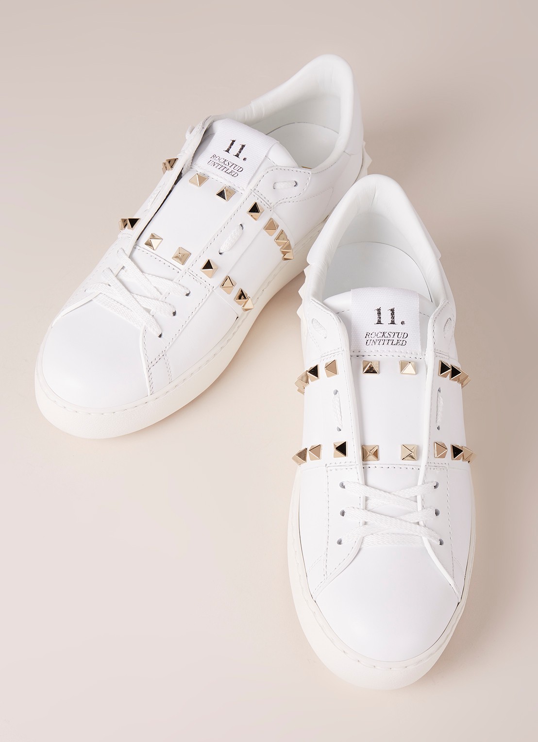 Valentino Garavani Rockstud Untitled sneaker van kalfsleer met studs - detail 2 wit
