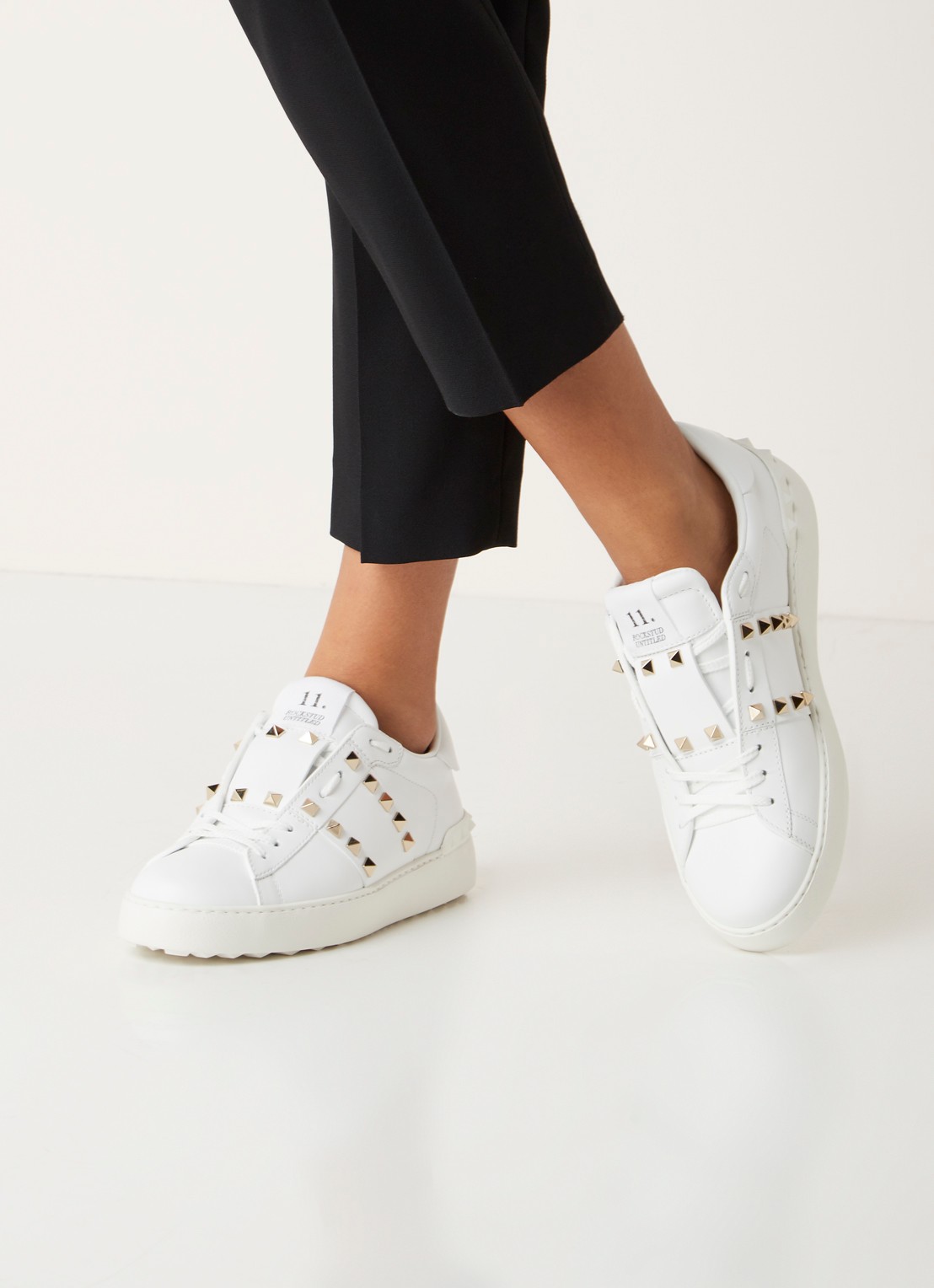 Valentino Garavani Rockstud Untitled sneaker van kalfsleer met studs - voorkant 5 wit