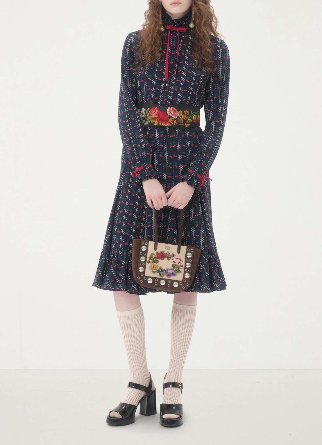 Valentino Garavani Shopper van suède met kralendecoratie - voorkant 7 donkerbruin