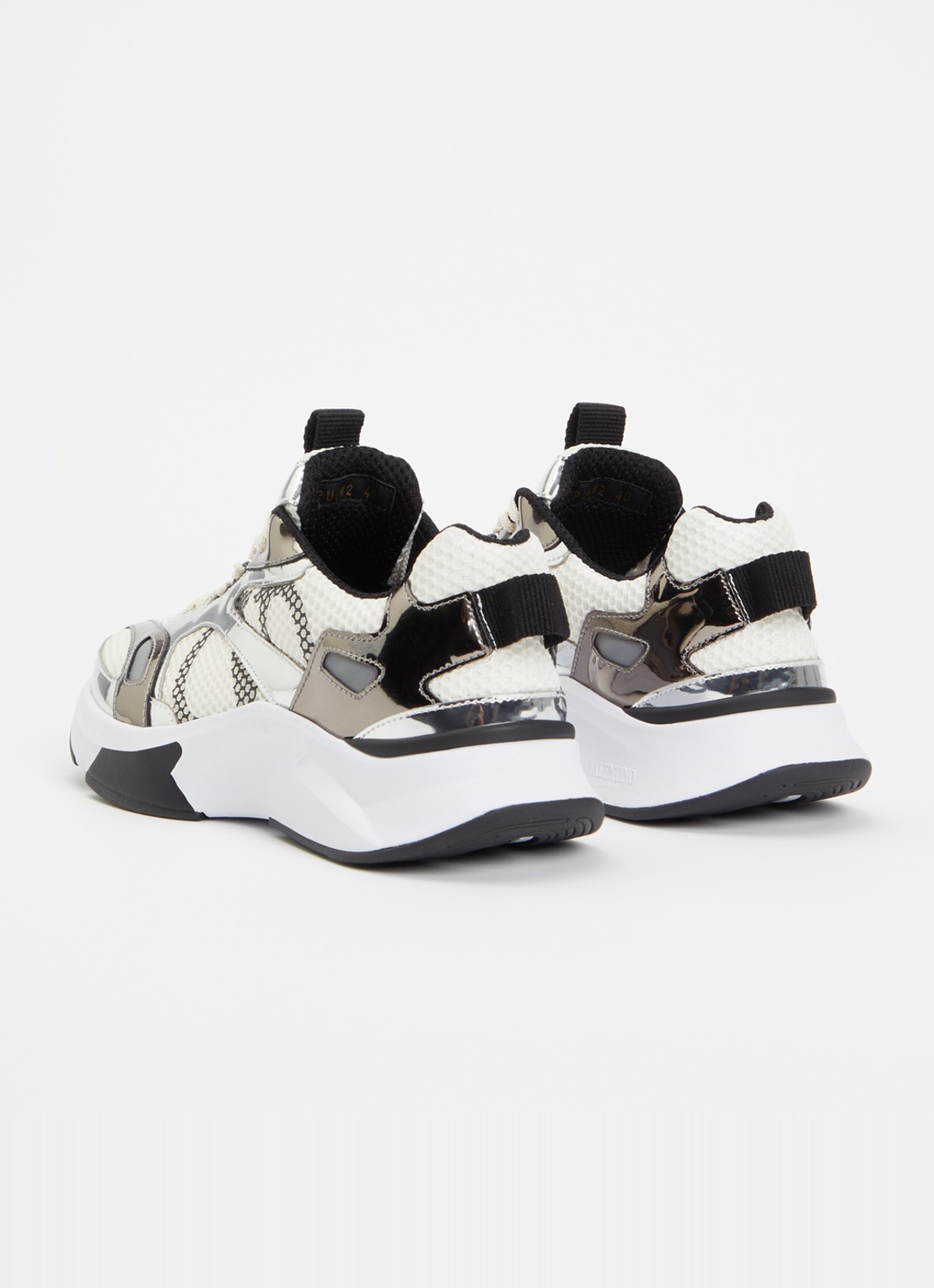 Valentino Garavani Sneaker van mesh met metallic details - achterkant 5 ivoor