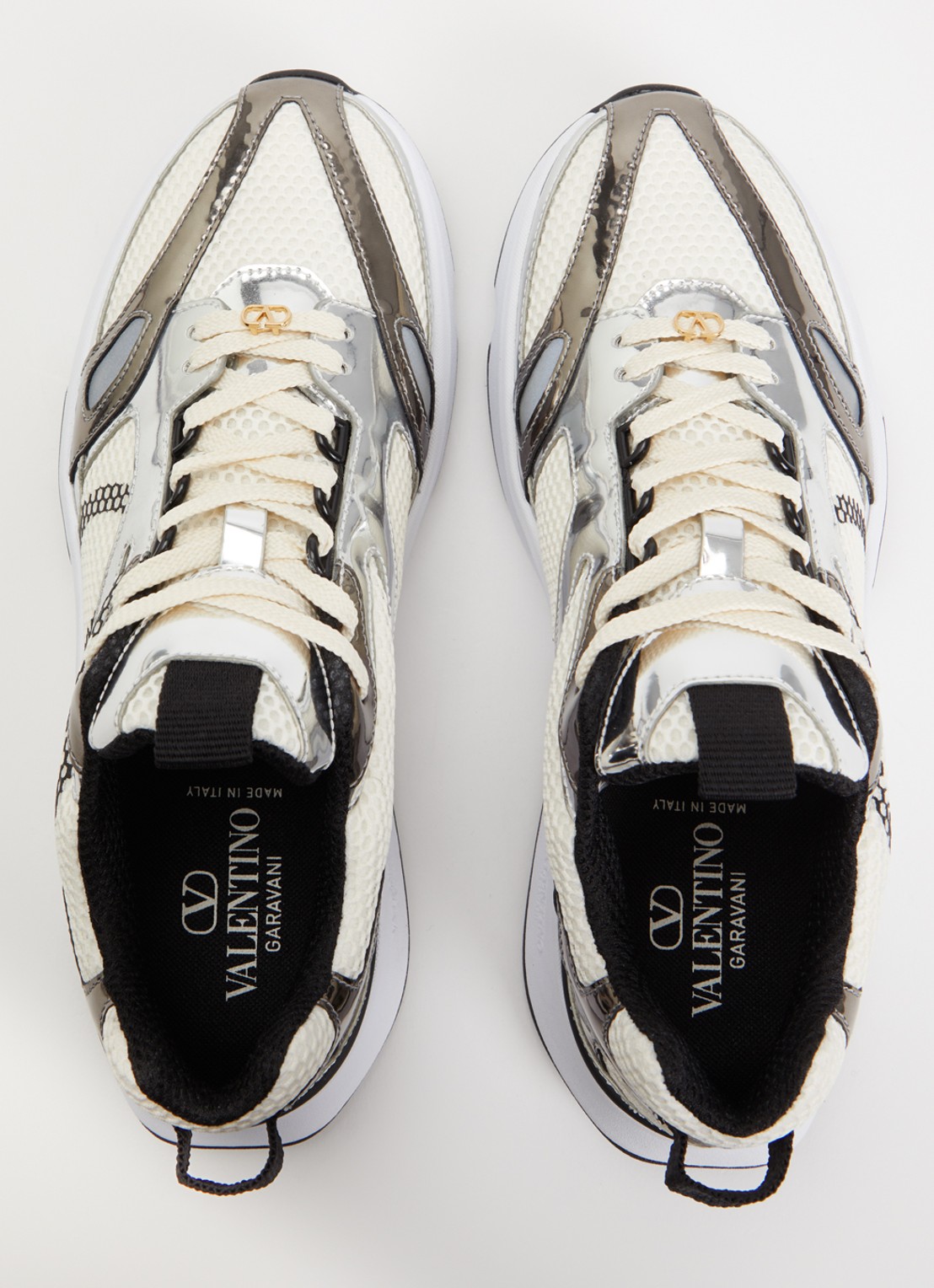Valentino Garavani Sneaker van mesh met metallic details - detail 2 ivoor