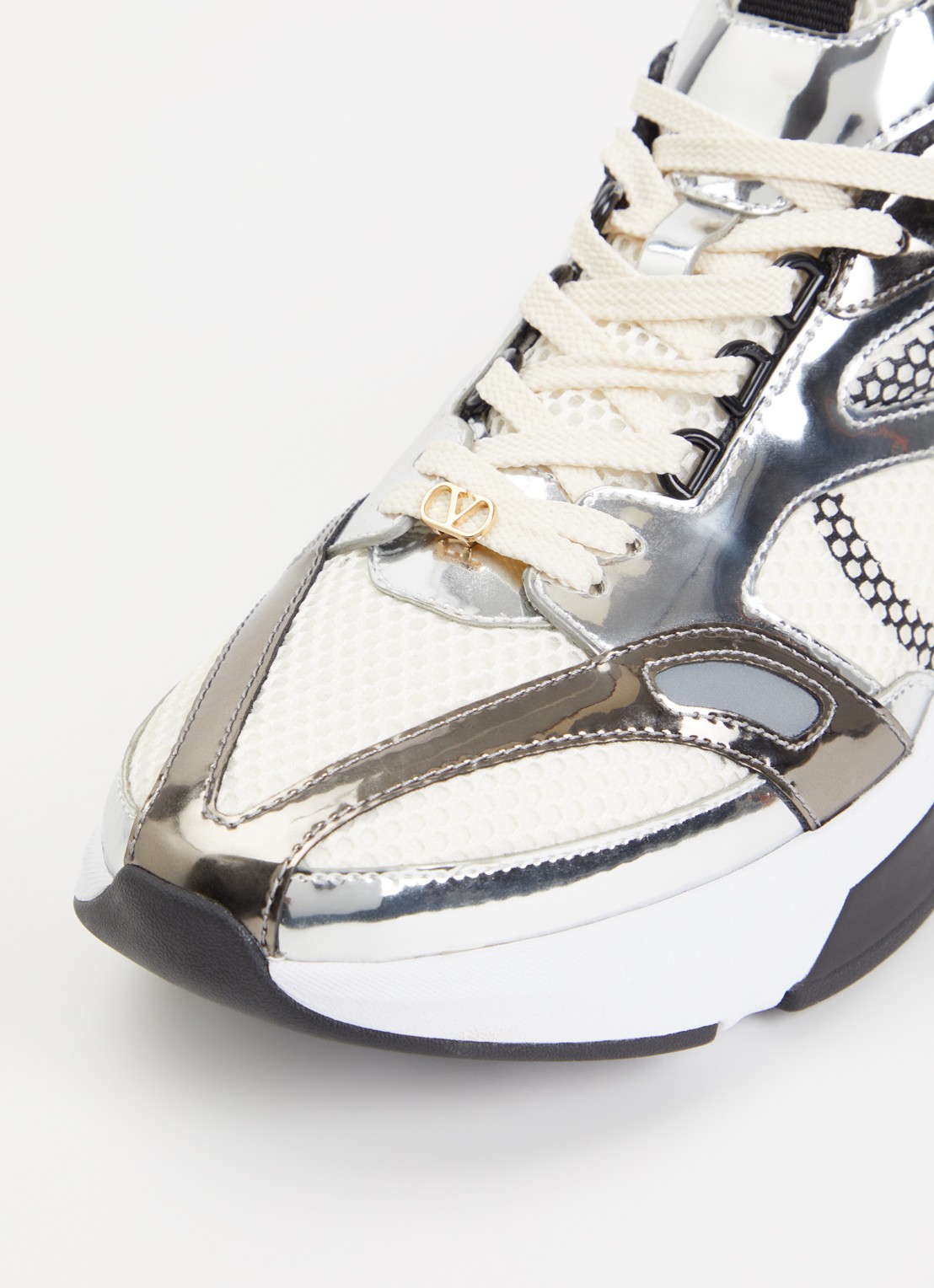 Valentino Garavani Sneaker van mesh met metallic details - detail 4 ivoor