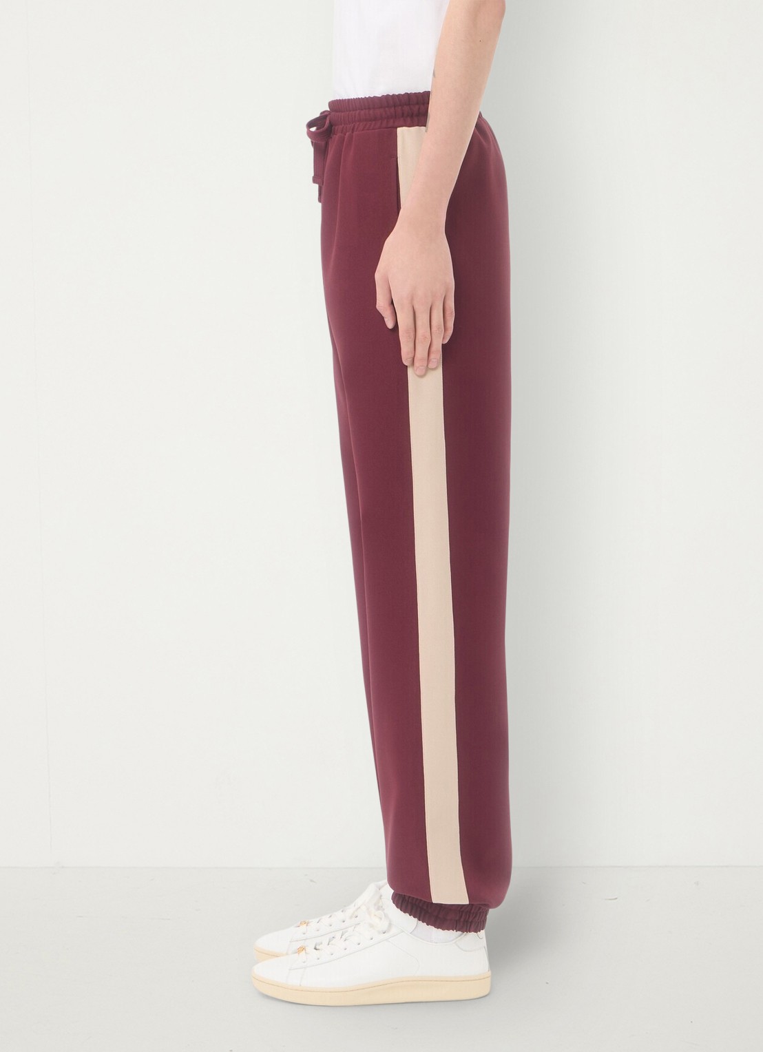 Valentino Garavani Tapered fit trackpants met steekzakken - detail 5 bordeauxrood