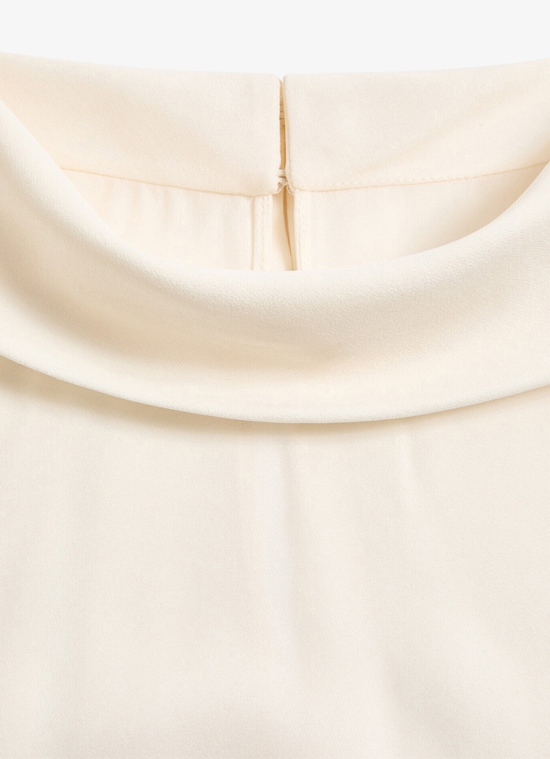 Valentino Garavani Top van zijde met opstaande kraag - detail 5 gebroken wit
