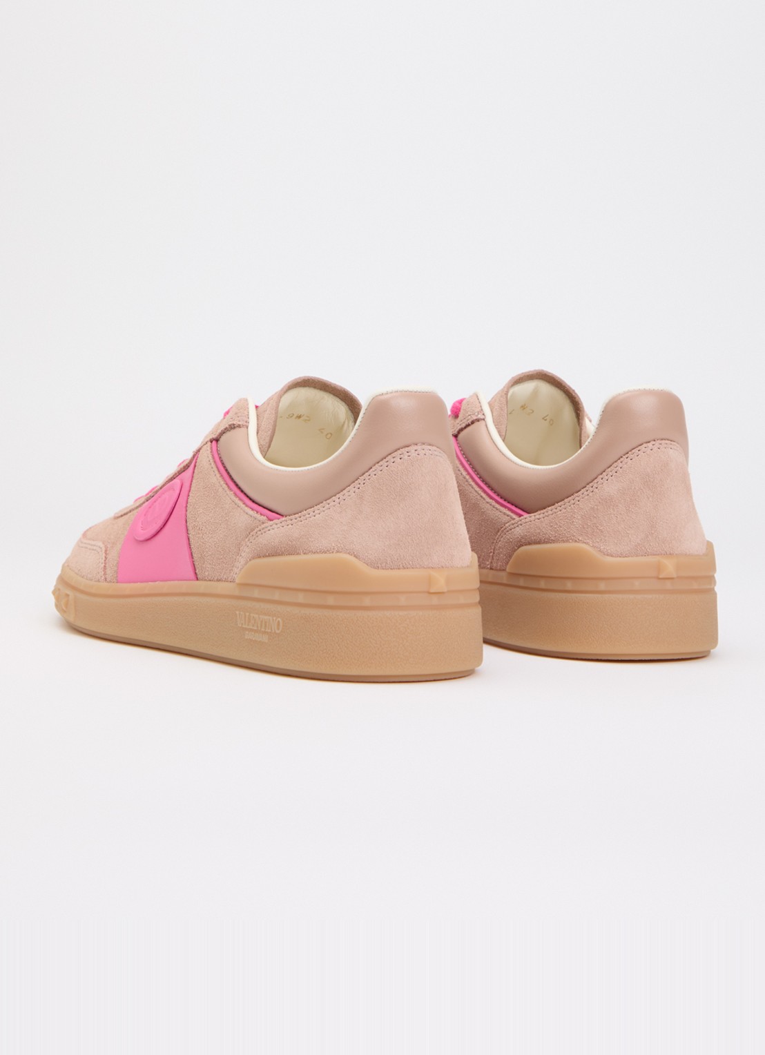 Valentino Garavani Upvillage Crosta sneaker van suède met details van kalfsleer - achterkant 6 oudroze