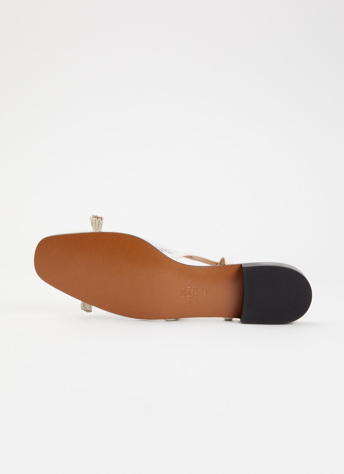 Valentino Garavani Valet Du Roi slingback van geitenleer met mesh details - detail 3 gebroken wit