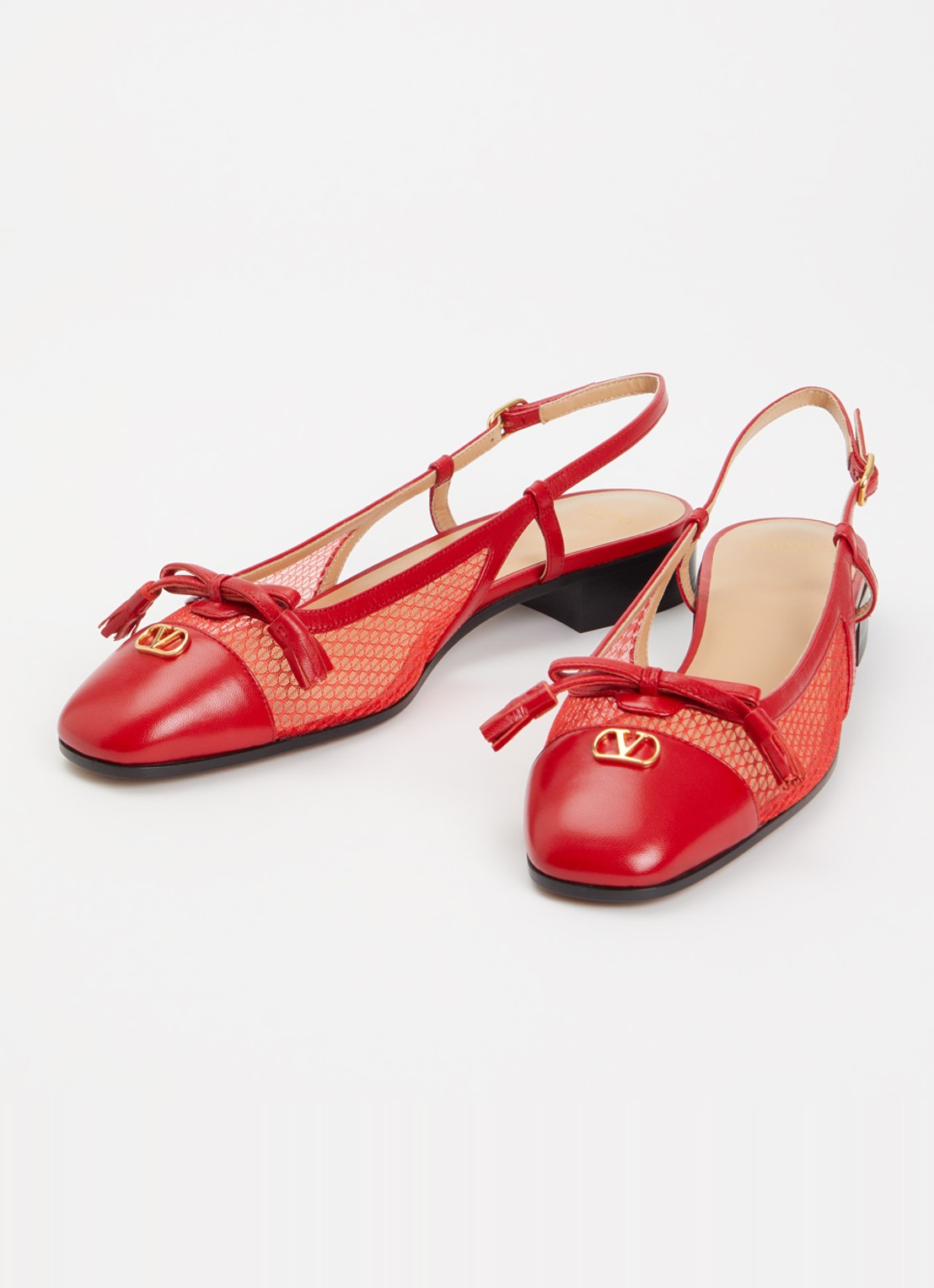 Valentino Garavani Valet Du Roi slingback van geitenleer met mesh details - detail rood