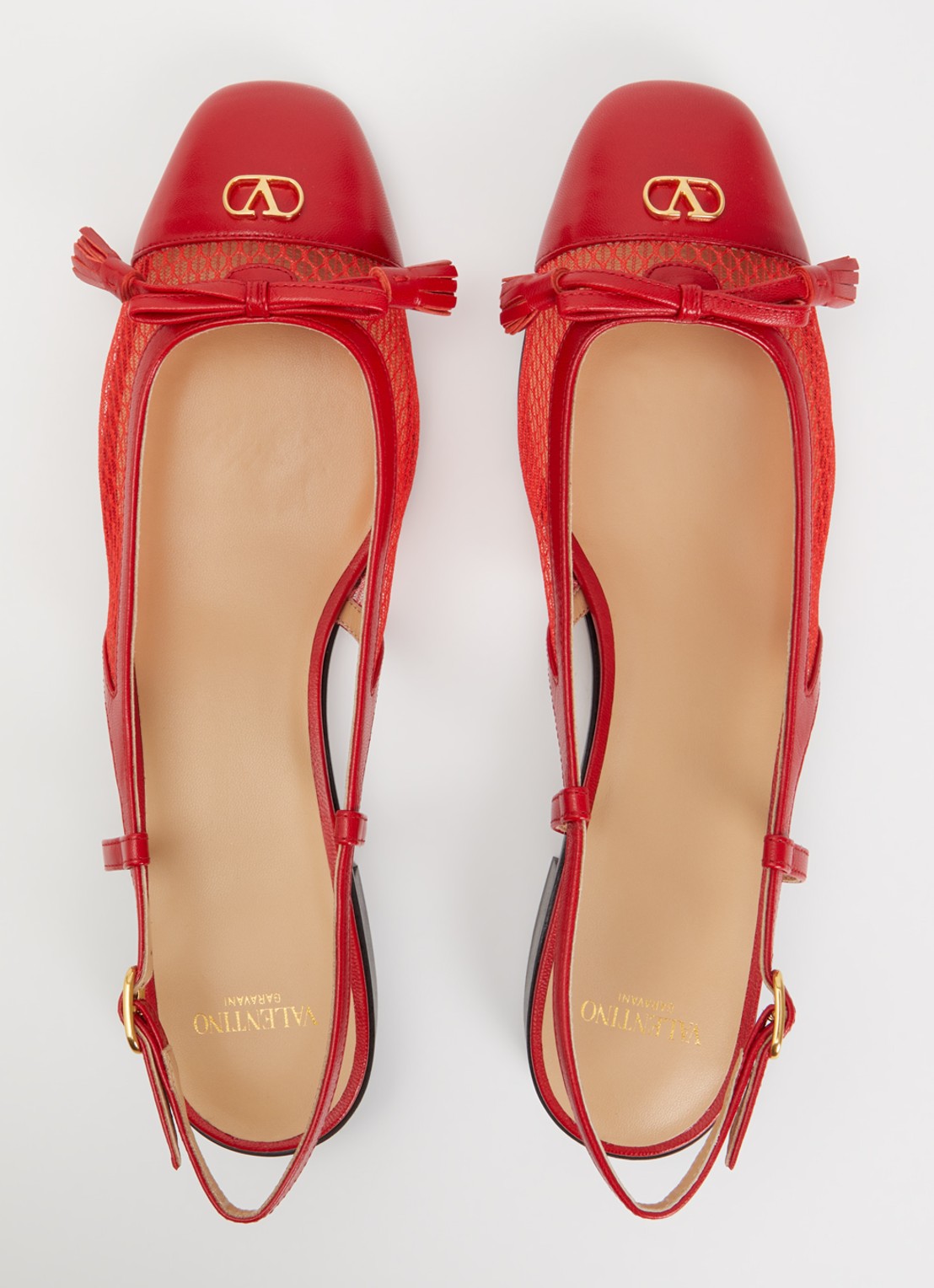Valentino Garavani Valet Du Roi slingback van geitenleer met mesh details - detail 2 rood
