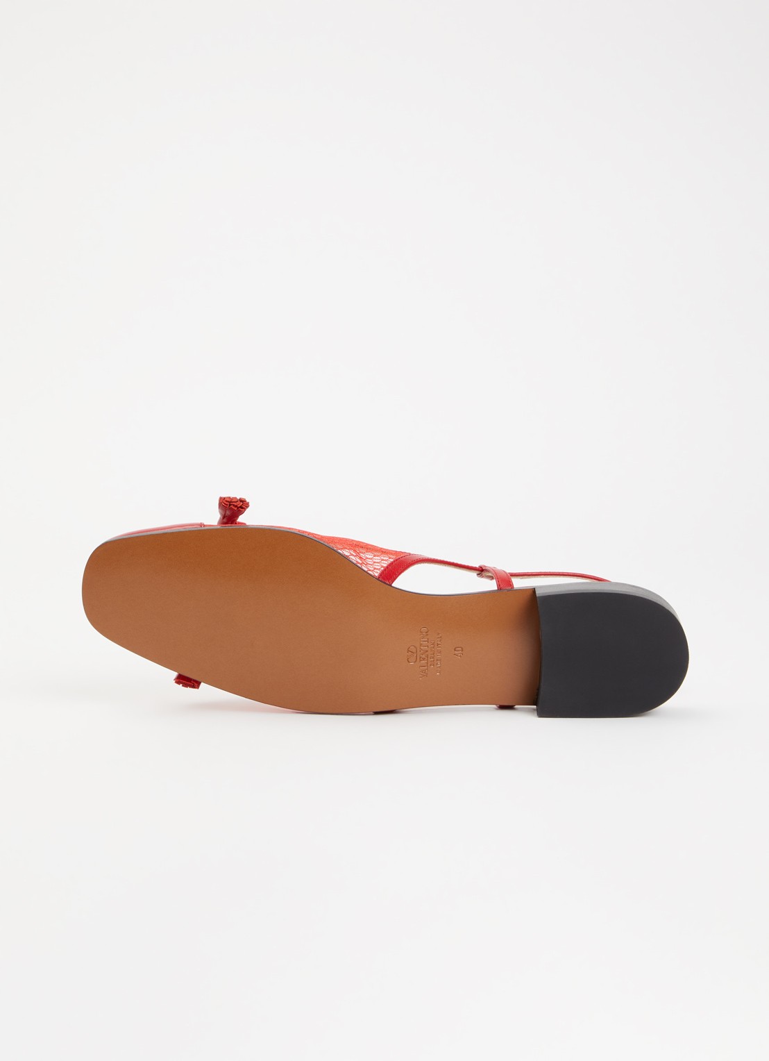 Valentino Garavani Valet Du Roi slingback van geitenleer met mesh details - detail 3 rood