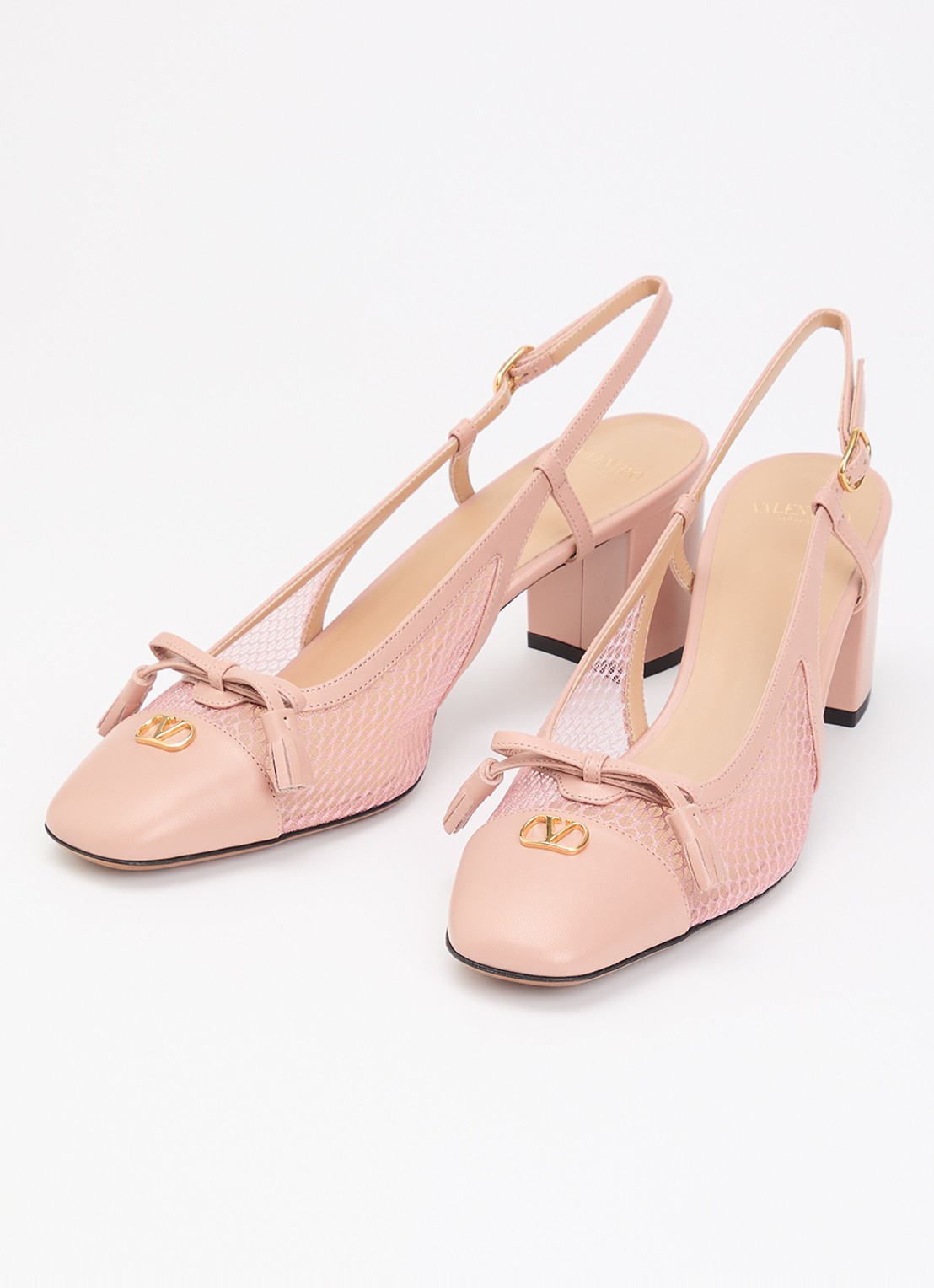 Valentino Garavani Valet Du Roi slingback van leer met mesh details - detail oudroze