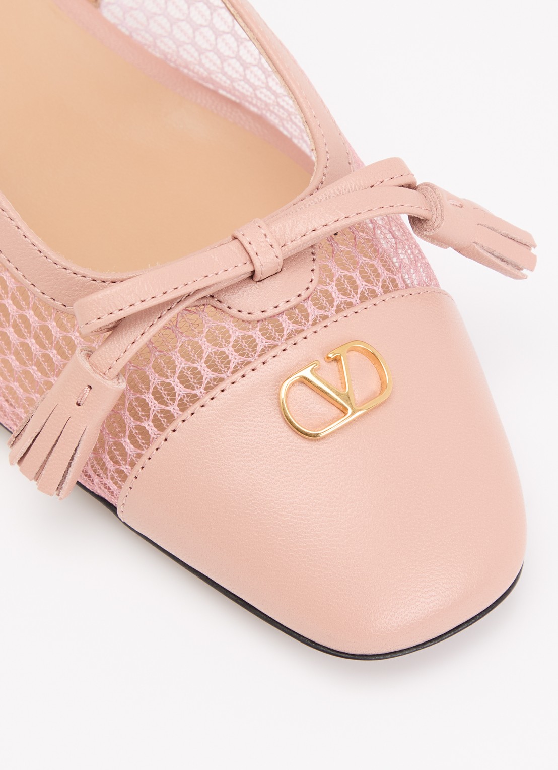 Valentino Garavani Valet Du Roi slingback van leer met mesh details - detail 4 oudroze