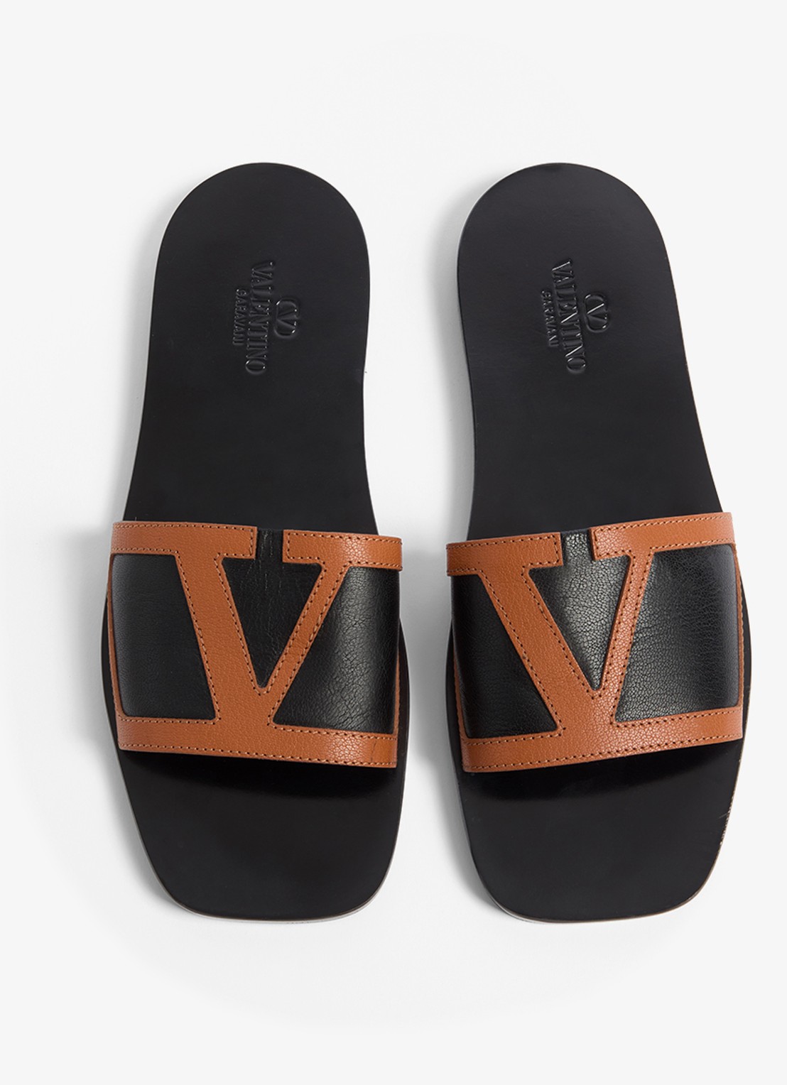 Valentino Garavani Viva Superstar slipper van geitenleer  - detail 4 zwart