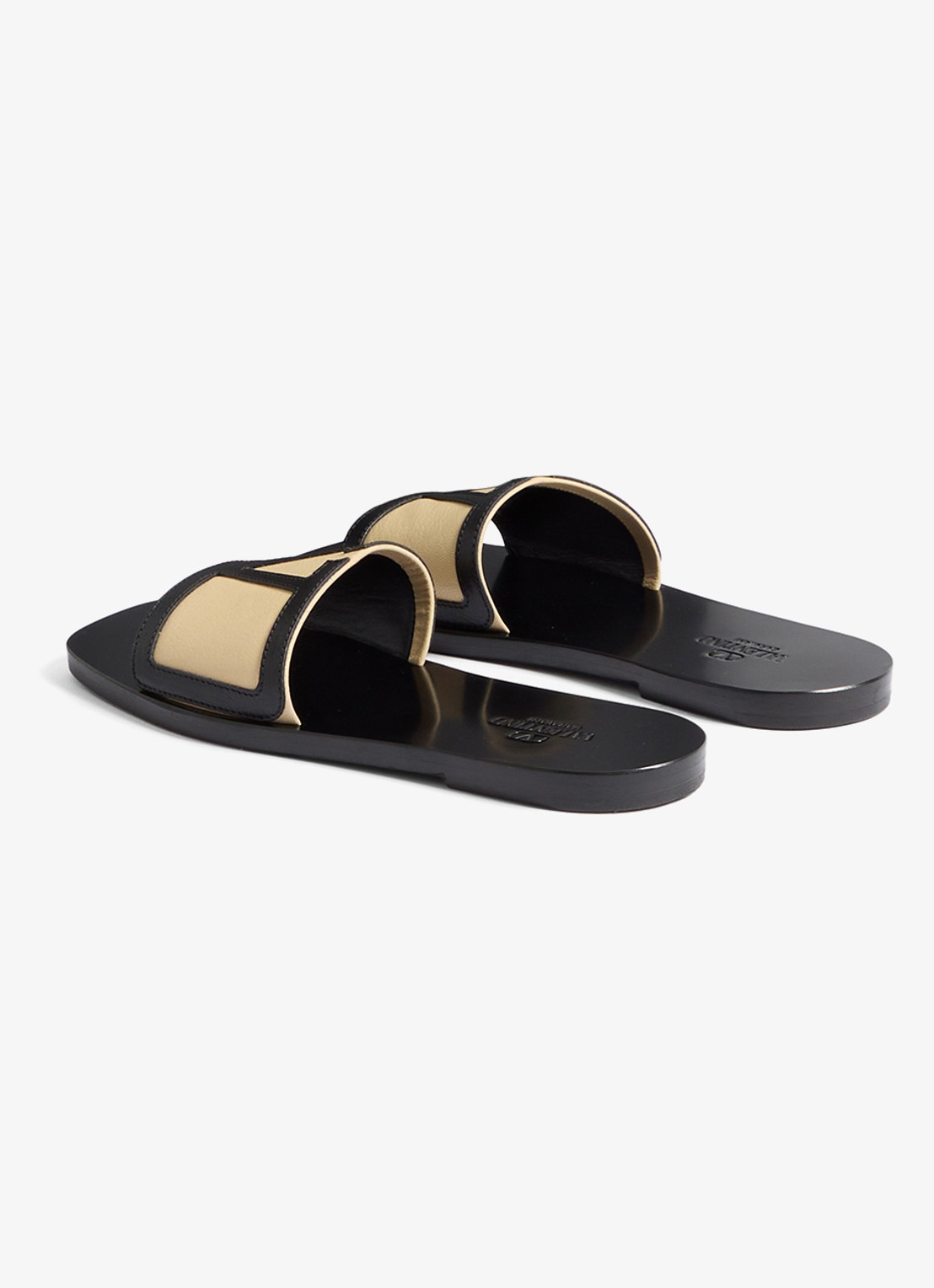 Valentino Garavani Viva Superstar slipper van geitenleer  - achterkant 7 creme