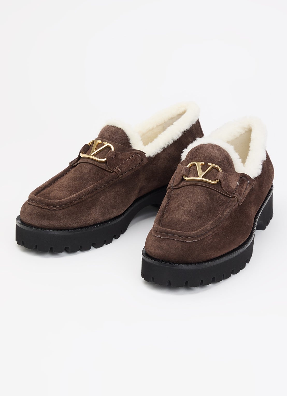Valentino Garavani VLogo loafer van suède met schapenvacht - detail 2 donkerbruin