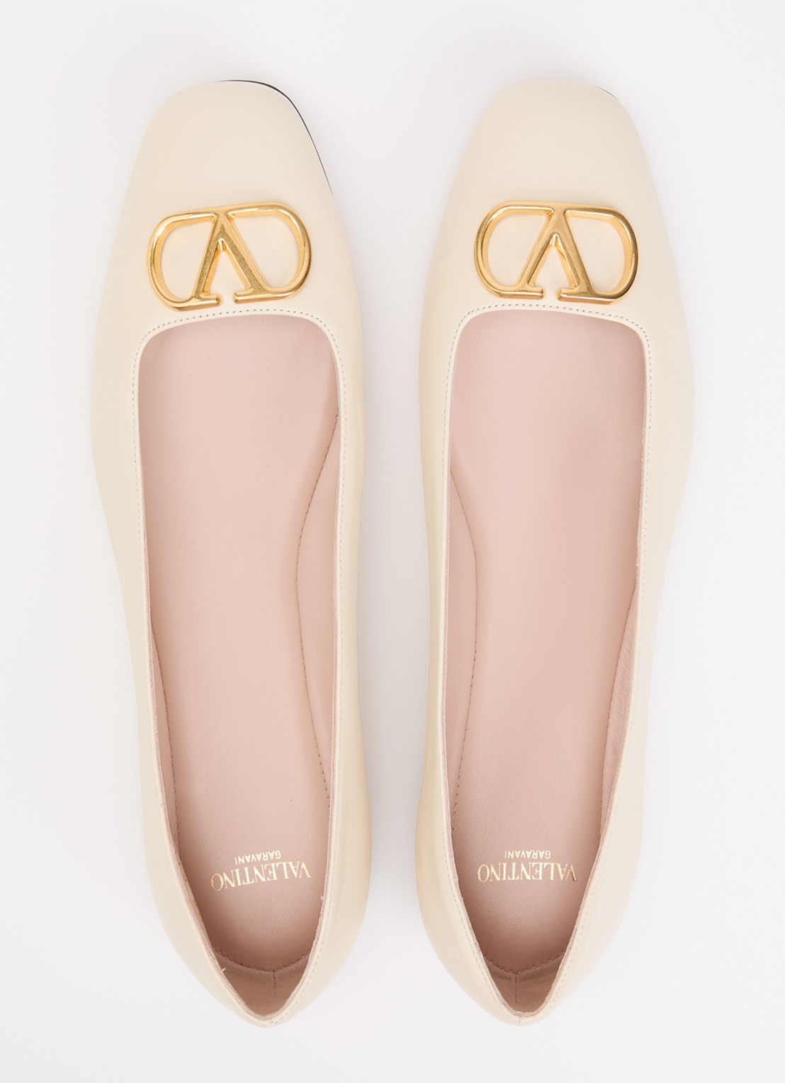 Valentino Garavani VLogo Signature ballerina van leer - detail 2 creme