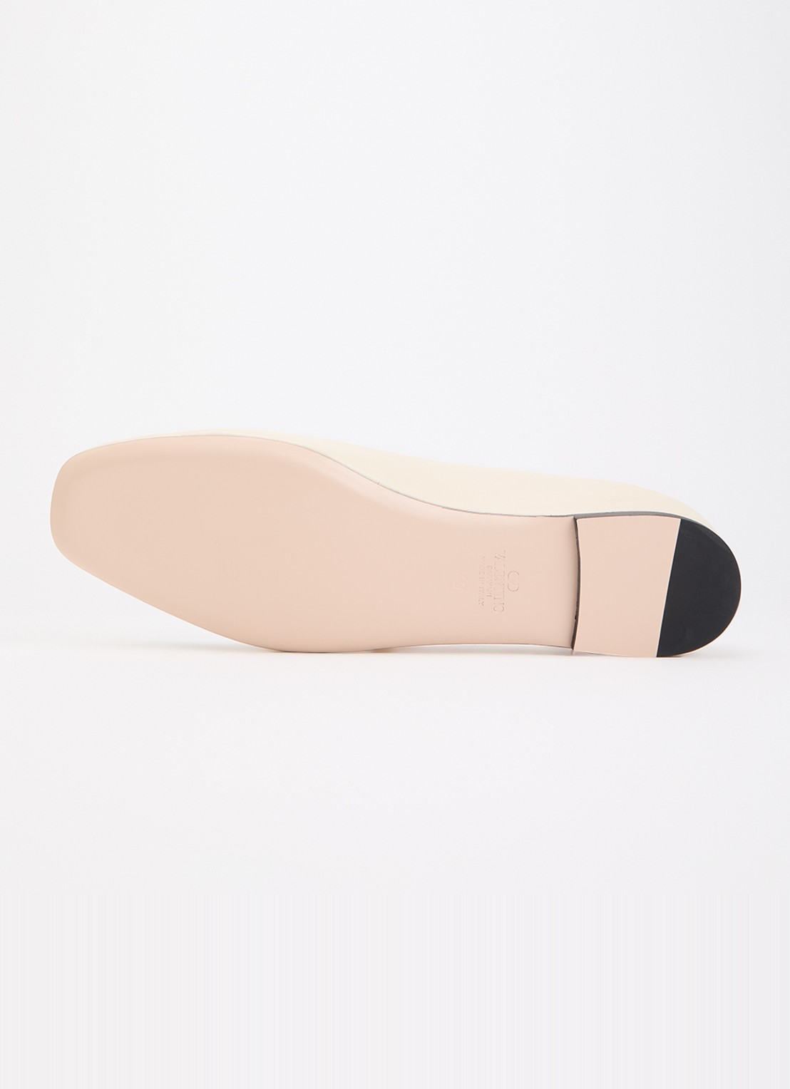 Valentino Garavani VLogo Signature ballerina van leer - detail 3 creme