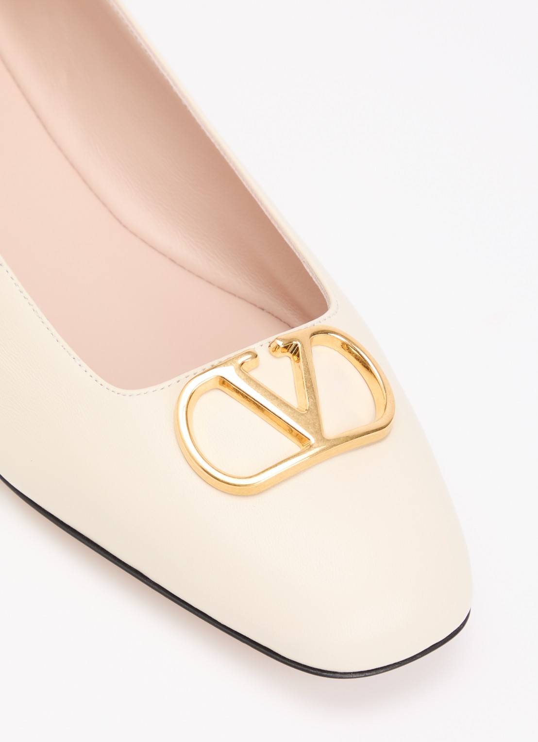 Valentino Garavani VLogo Signature ballerina van leer - detail 4 creme